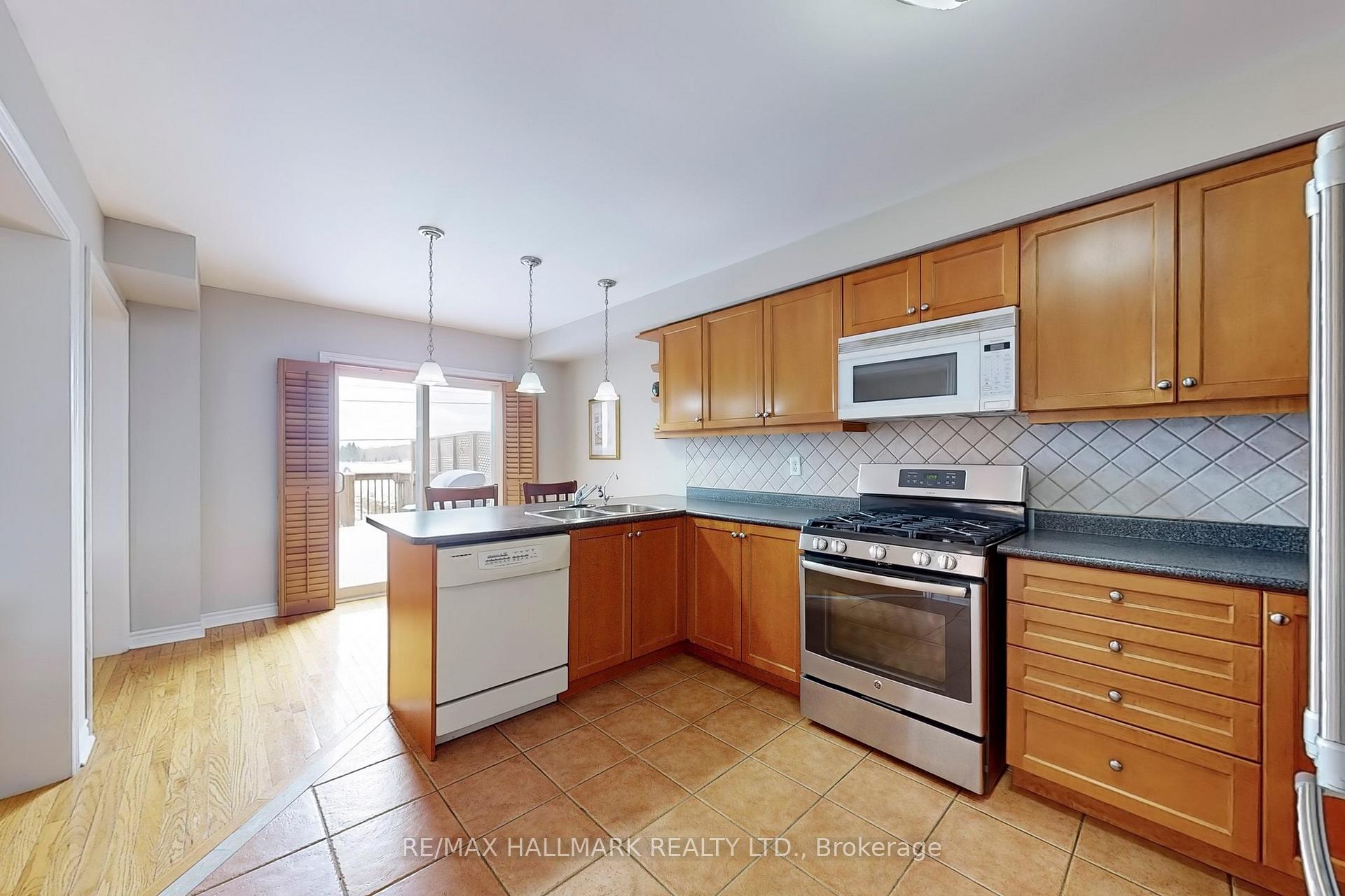 Photo 8 of 68 Beaverbrook Crescent, Vaughan, Rural Vaughan — HOMEH