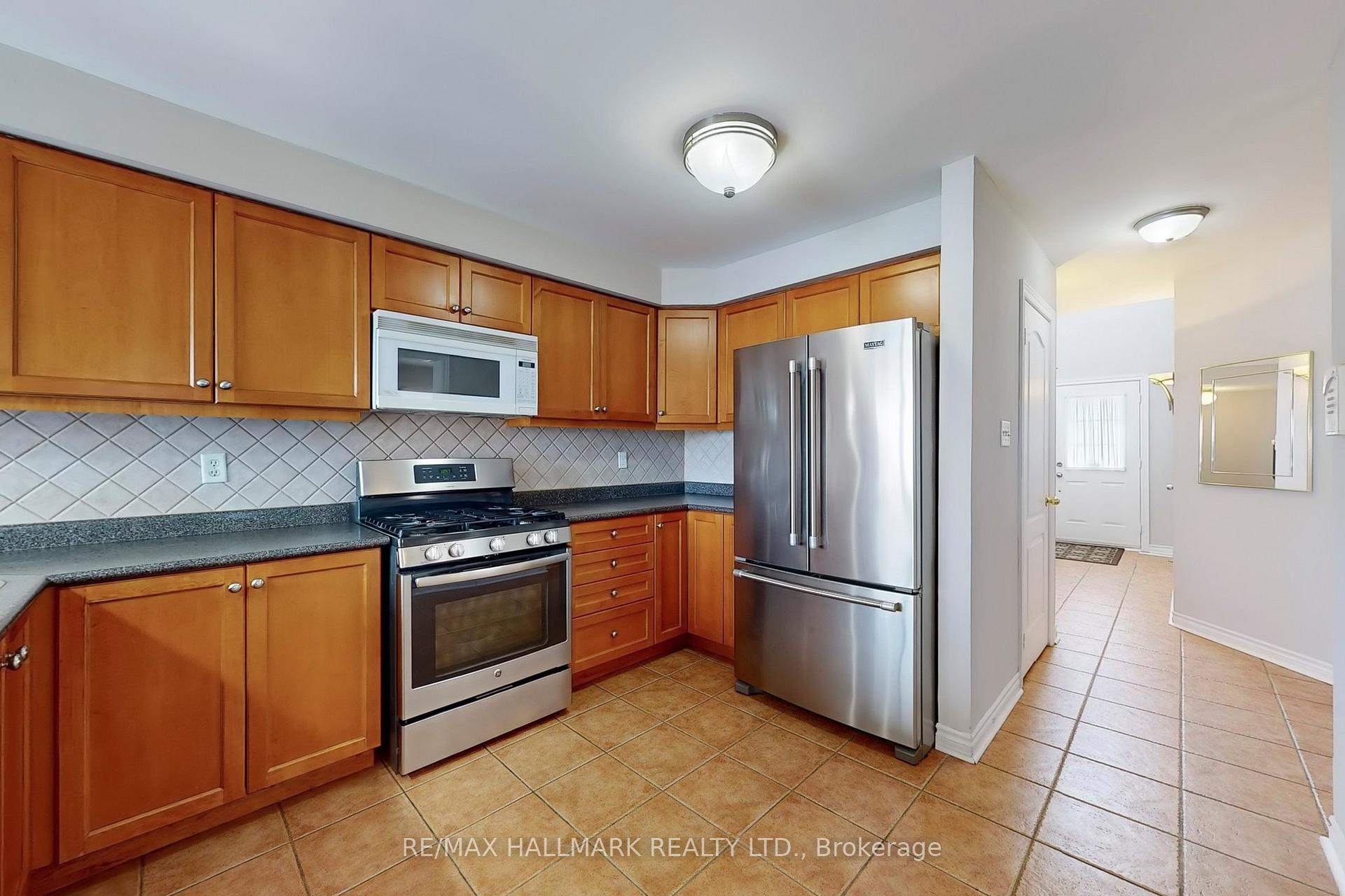 Photo 9 of 68 Beaverbrook Crescent, Vaughan, Rural Vaughan — HOMEH