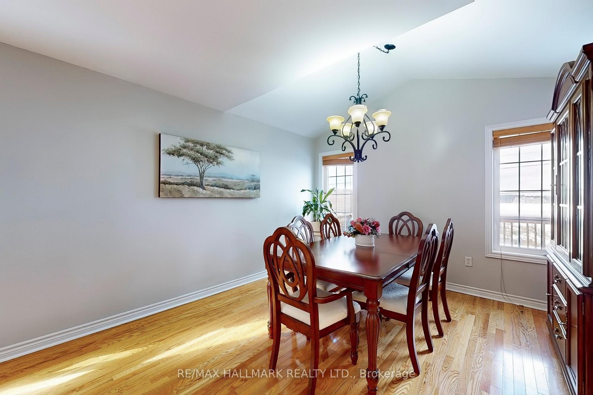 Photo 11 of 68 Beaverbrook Crescent, Vaughan, Rural Vaughan — HOMEH