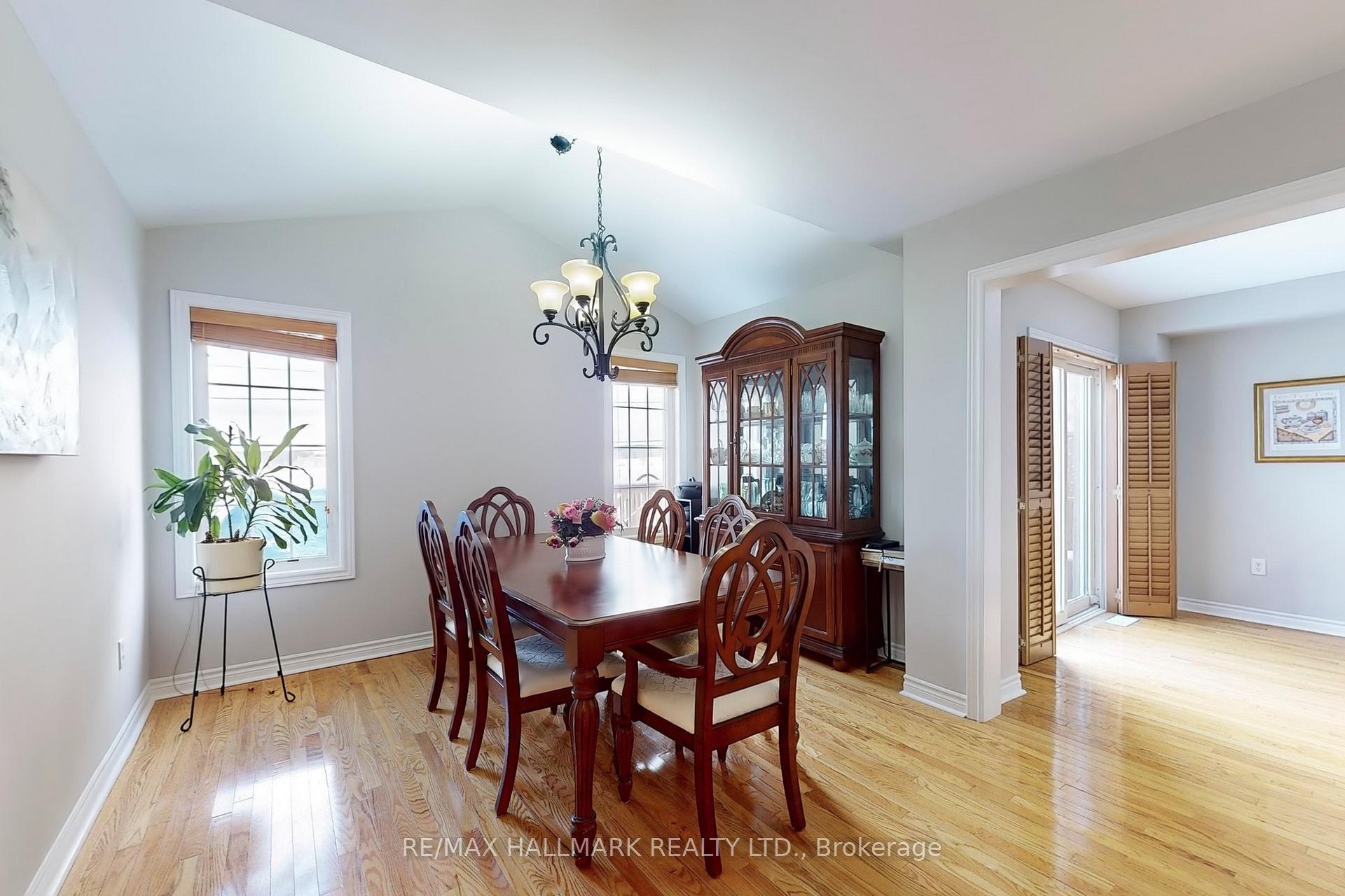 Photo 12 of 68 Beaverbrook Crescent, Vaughan, Rural Vaughan — HOMEH