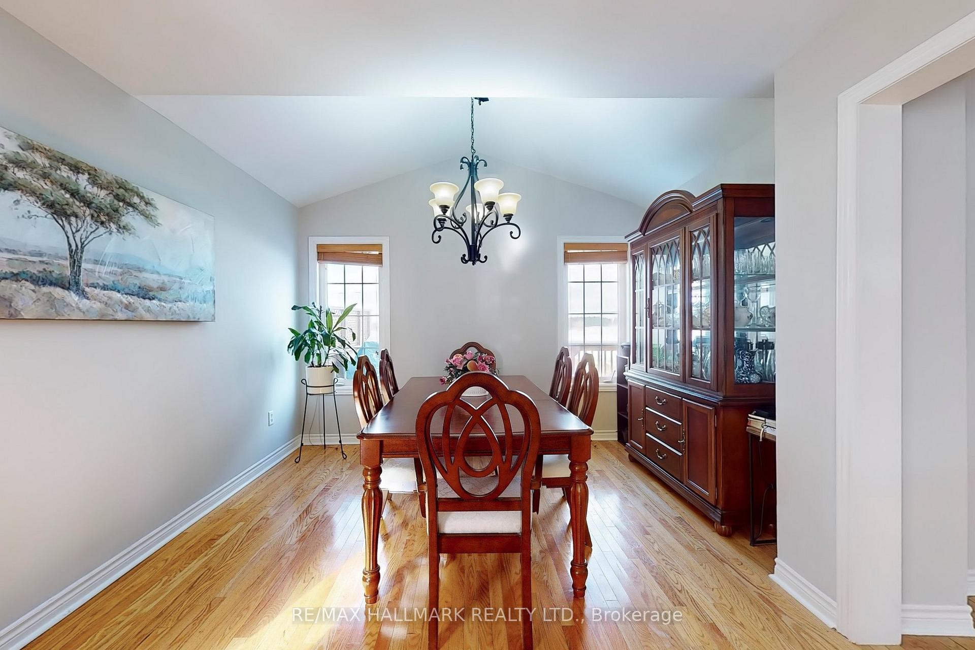 Photo 13 of 68 Beaverbrook Crescent, Vaughan, Rural Vaughan — HOMEH