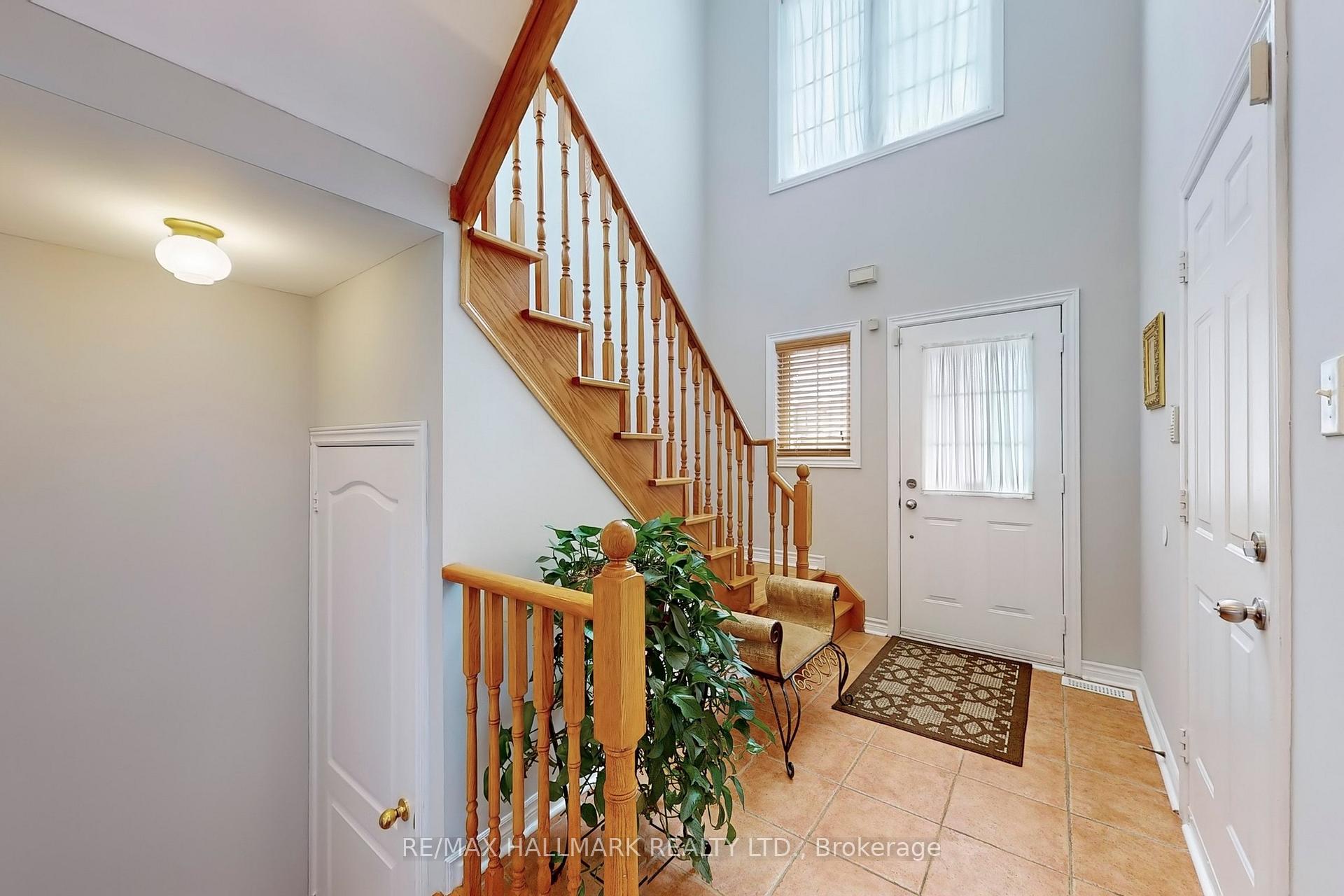 Photo 16 of 68 Beaverbrook Crescent, Vaughan, Rural Vaughan — HOMEH