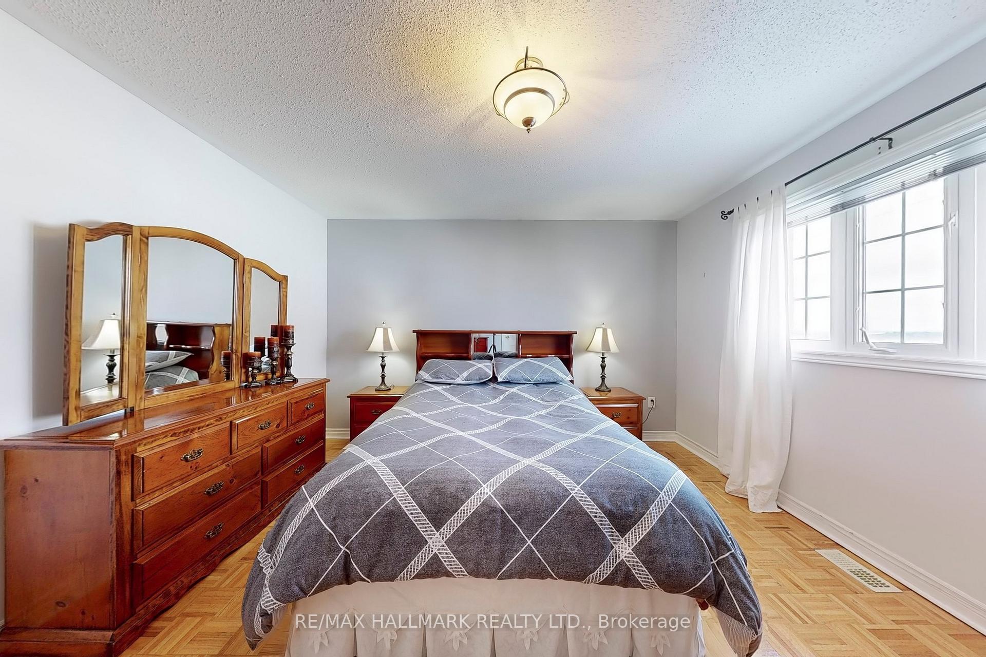 Photo 19 of 68 Beaverbrook Crescent, Vaughan, Rural Vaughan — HOMEH