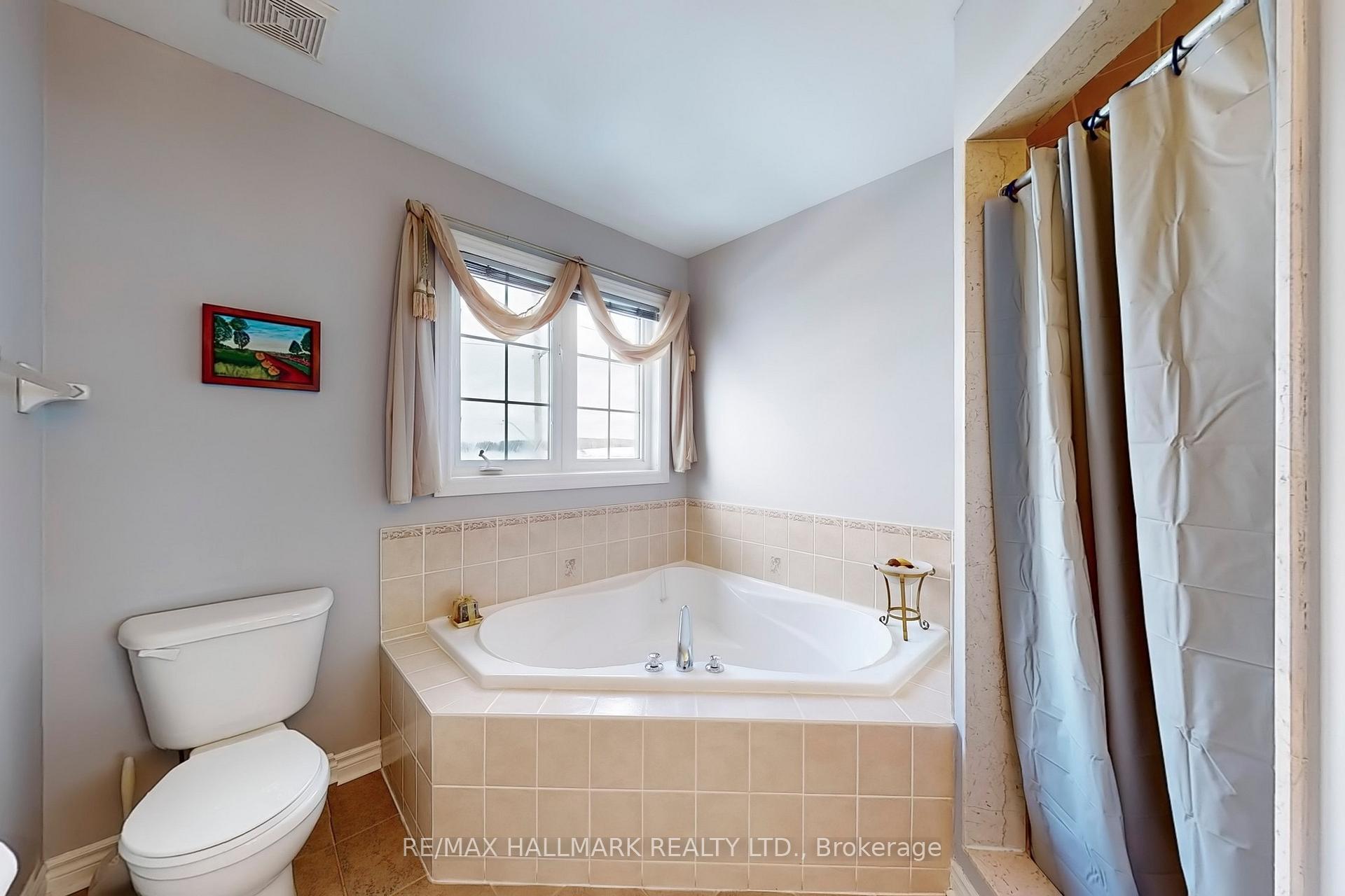 Photo 22 of 68 Beaverbrook Crescent, Vaughan, Rural Vaughan — HOMEH