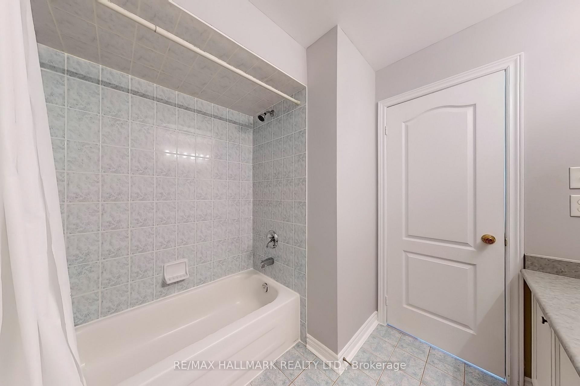 Photo 29 of 68 Beaverbrook Crescent, Vaughan, Rural Vaughan — HOMEH