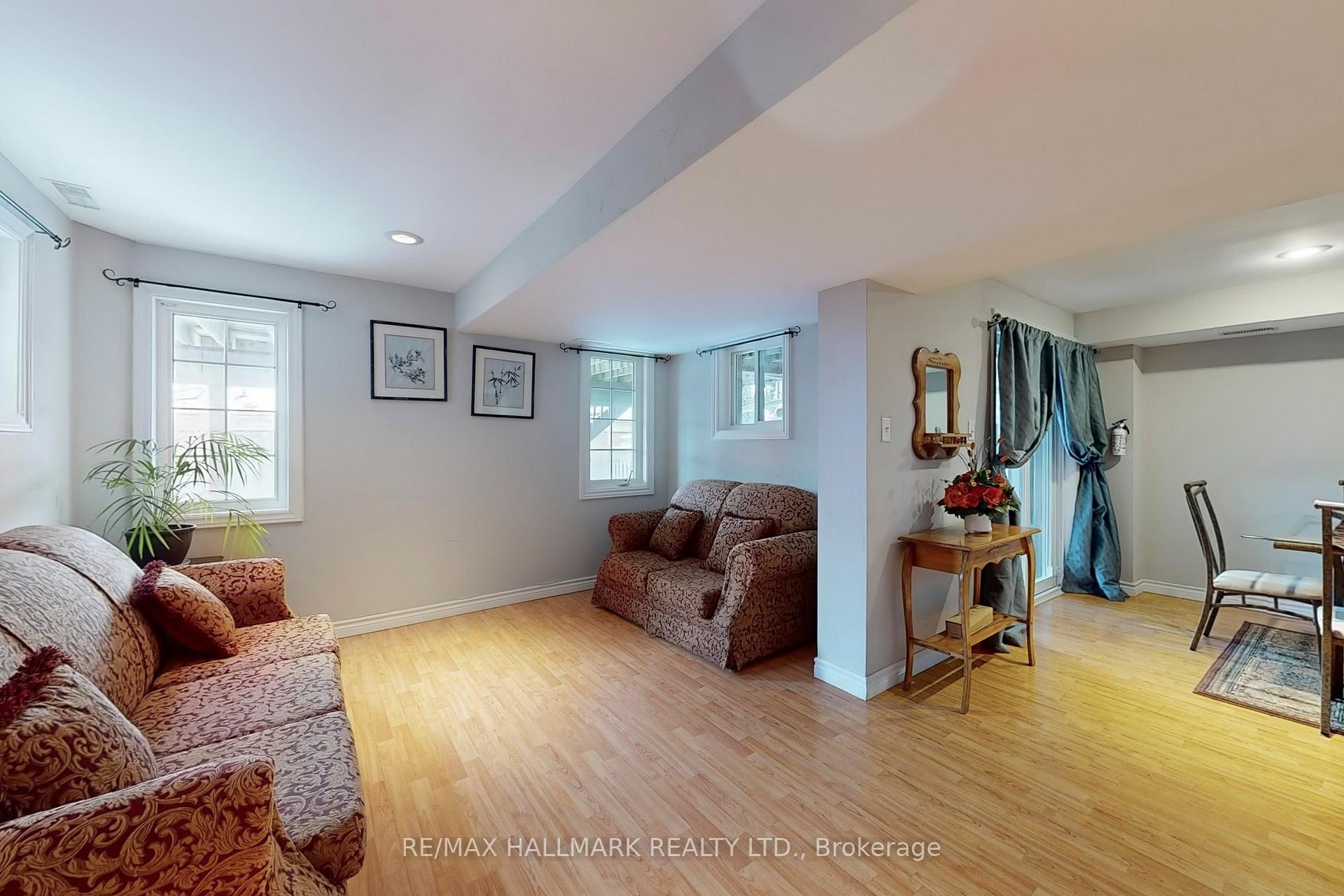 Photo 31 of 68 Beaverbrook Crescent, Vaughan, Rural Vaughan — HOMEH