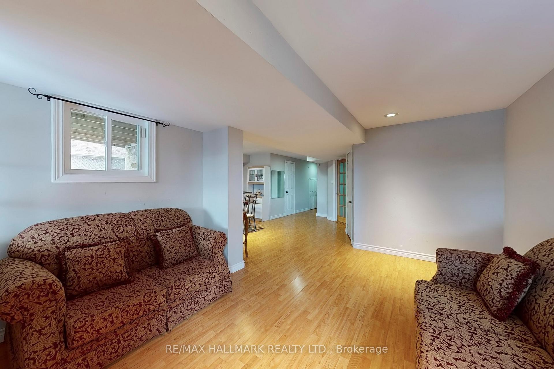 Photo 32 of 68 Beaverbrook Crescent, Vaughan, Rural Vaughan — HOMEH