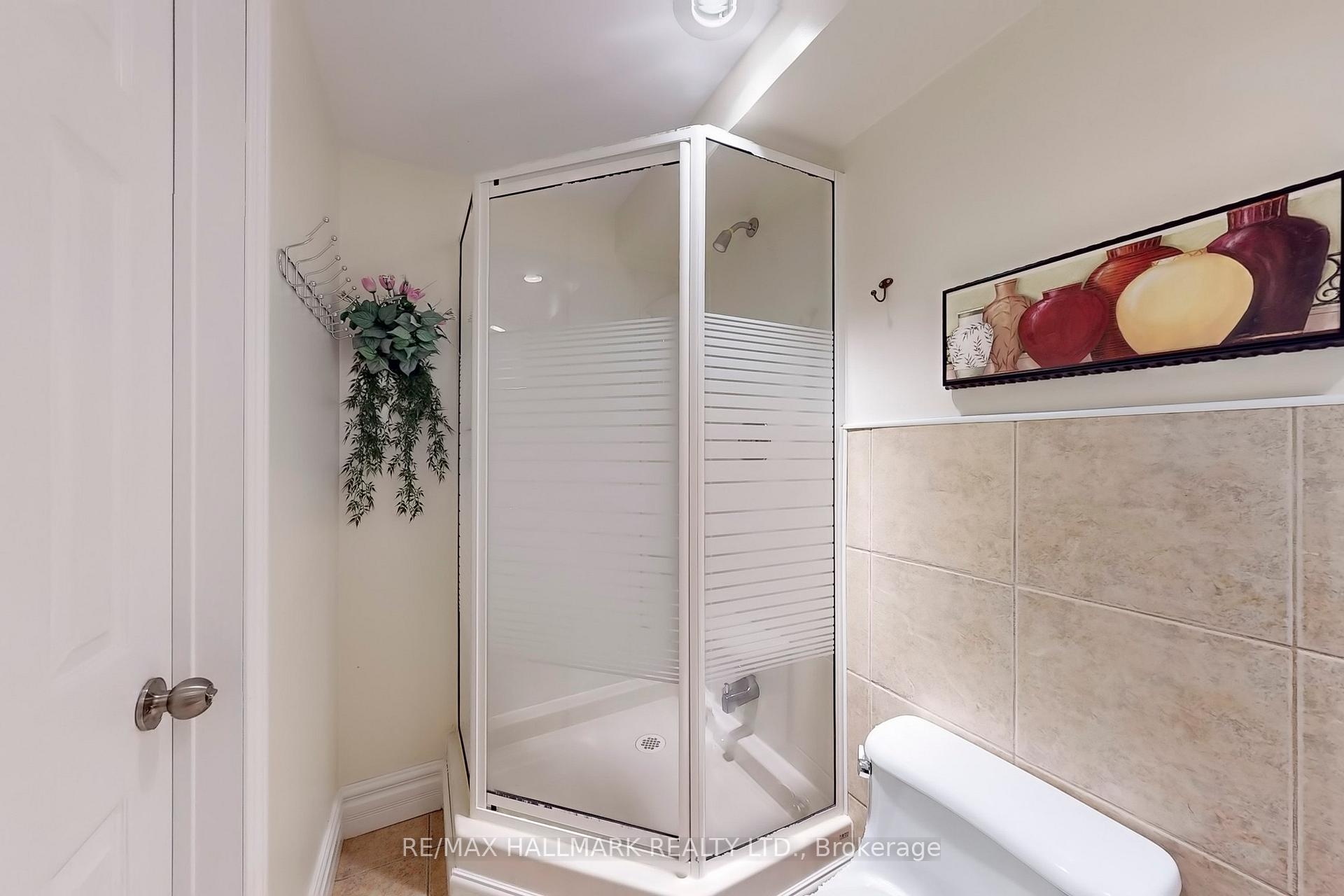 Photo 36 of 68 Beaverbrook Crescent, Vaughan, Rural Vaughan — HOMEH