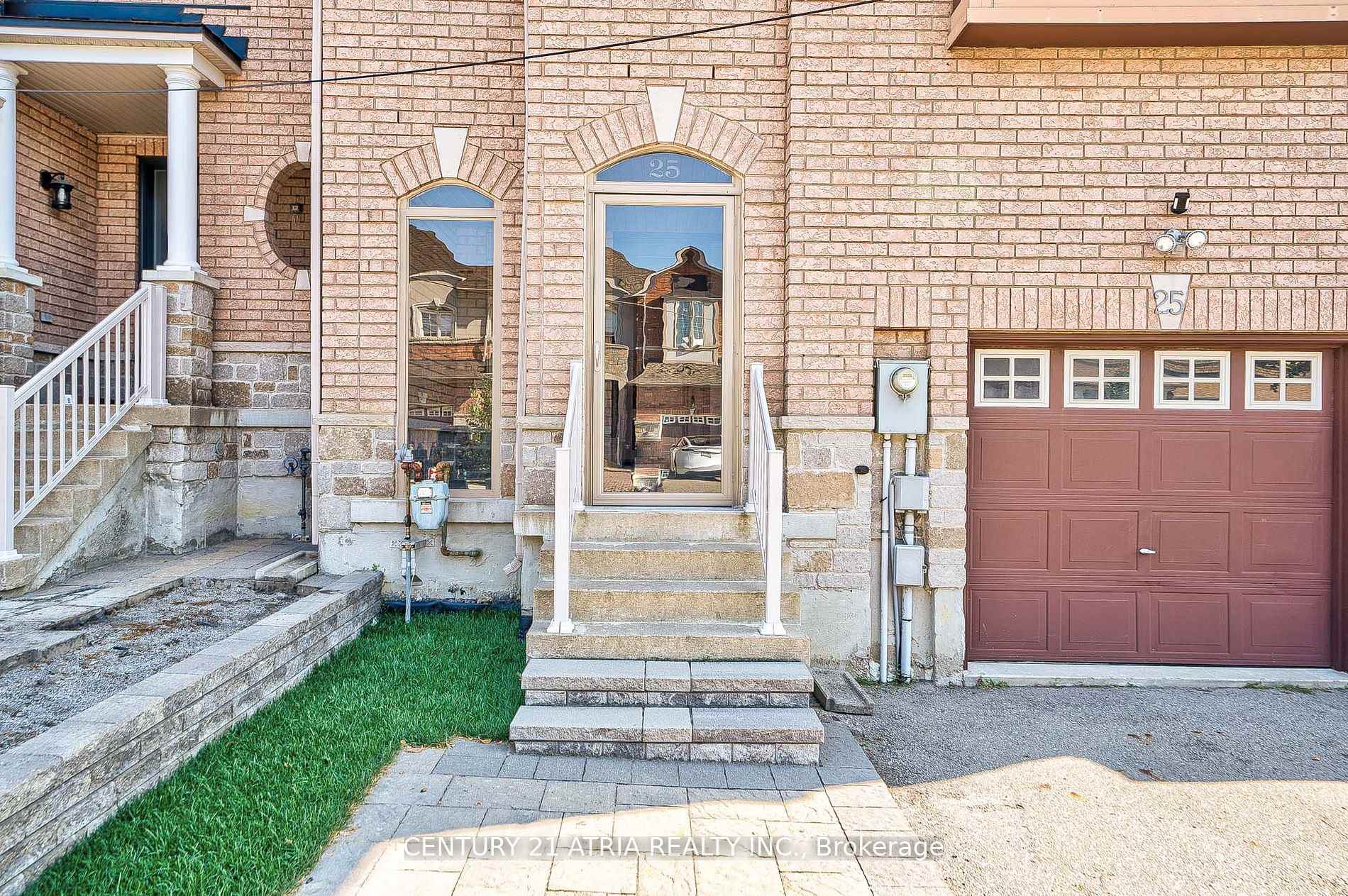 Photo 2 of 25 Gauguin Avenue, Vaughan, Patterson — HOMEH