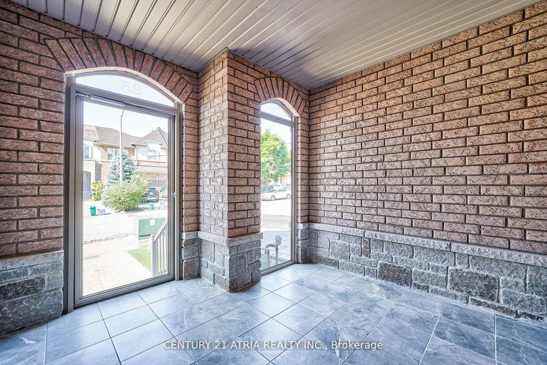 Photo 3 of 25 Gauguin Avenue, Vaughan, Patterson — HOMEH