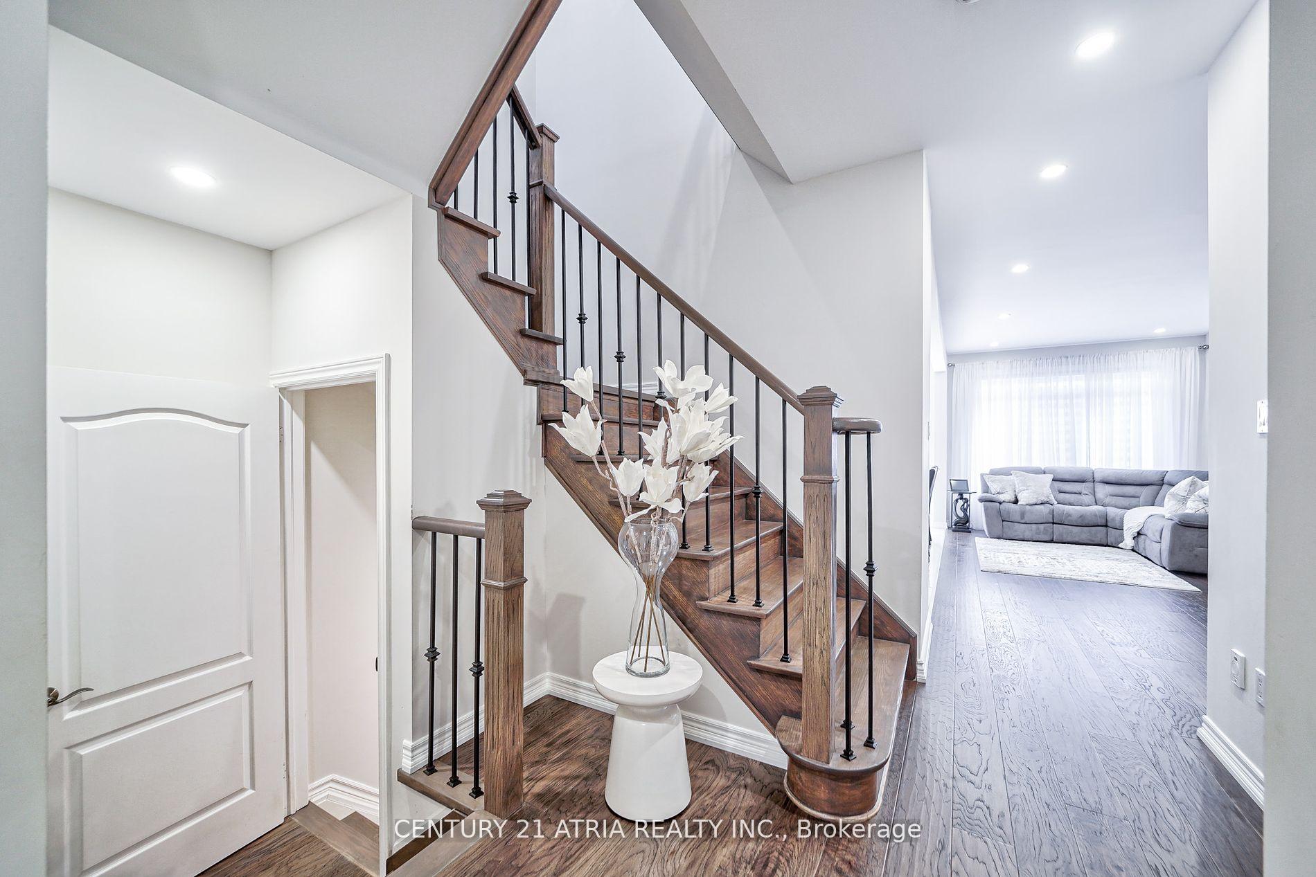 Photo 7 of 25 Gauguin Avenue, Vaughan, Patterson — HOMEH
