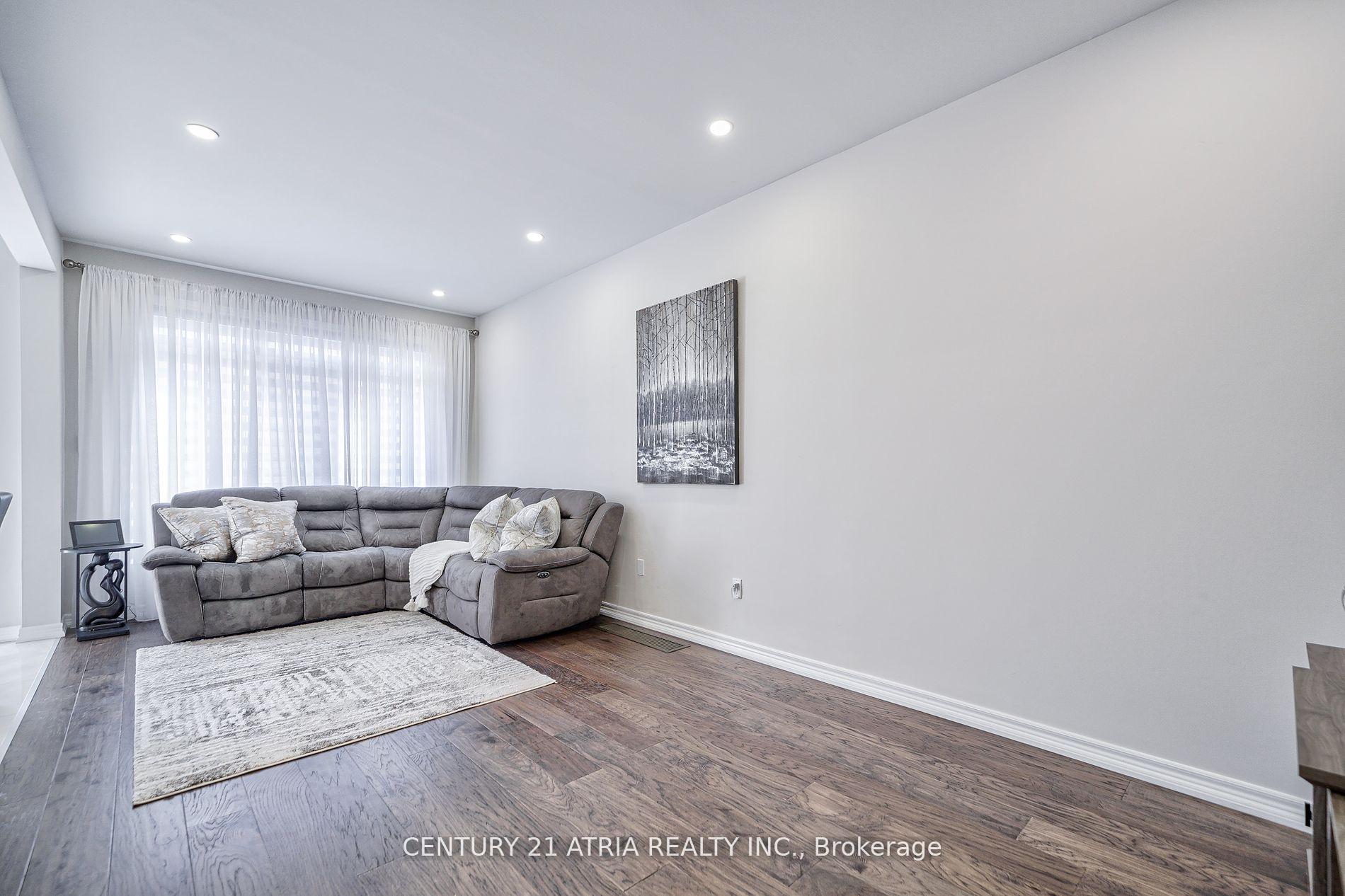 Photo 10 of 25 Gauguin Avenue, Vaughan, Patterson — HOMEH