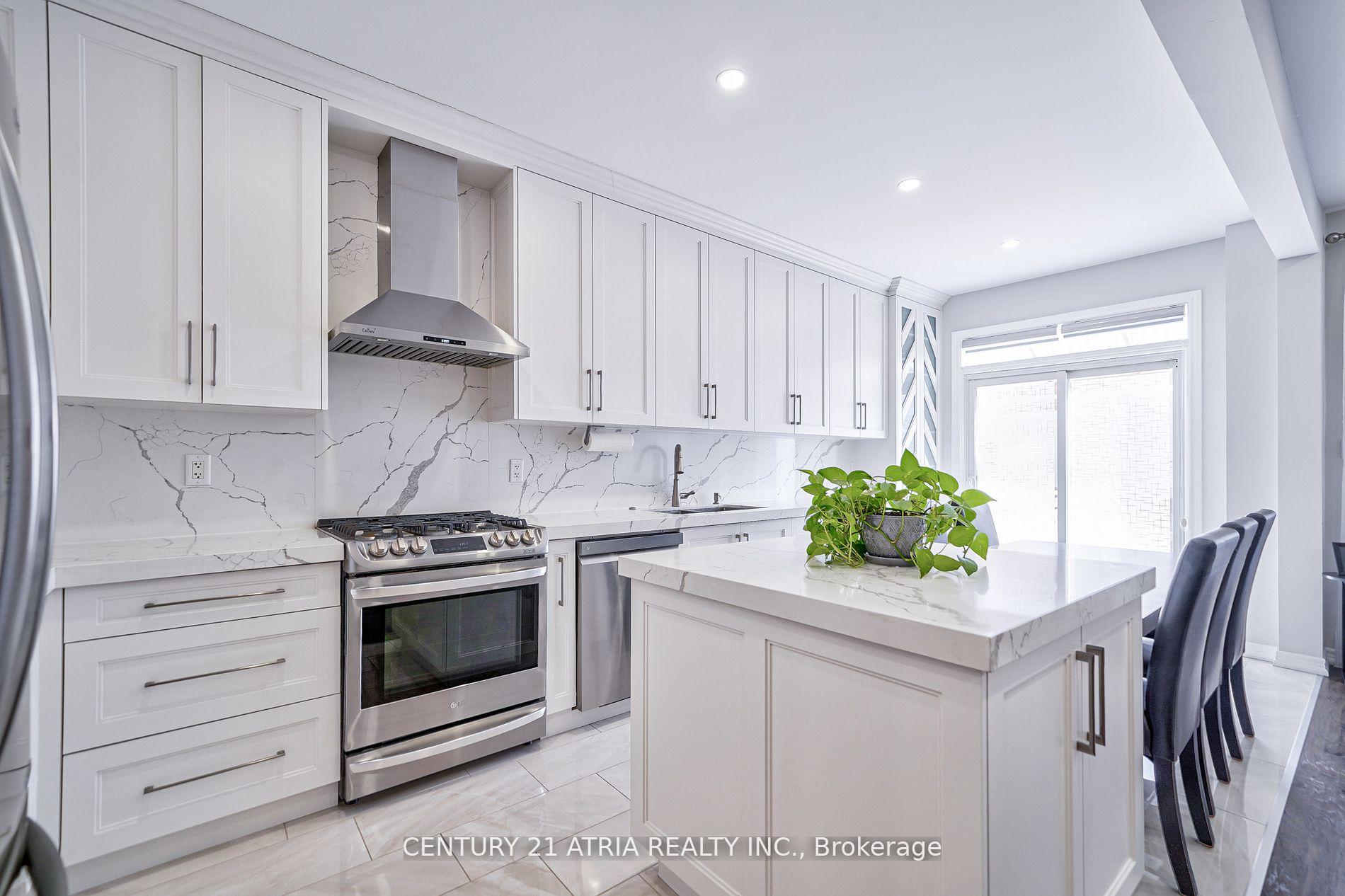 Photo 15 of 25 Gauguin Avenue, Vaughan, Patterson — HOMEH