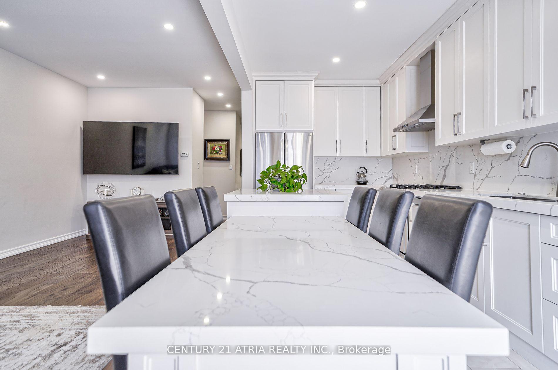 Photo 16 of 25 Gauguin Avenue, Vaughan, Patterson — HOMEH
