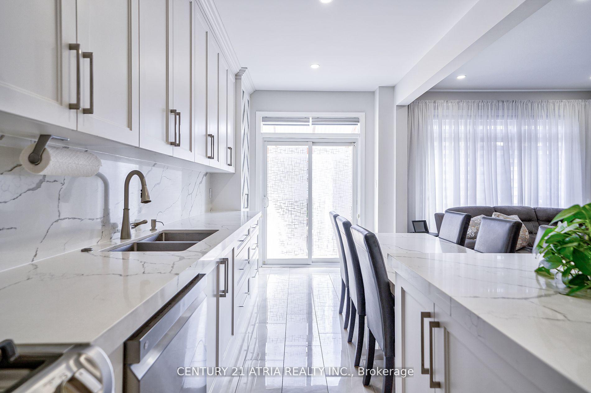 Photo 19 of 25 Gauguin Avenue, Vaughan, Patterson — HOMEH