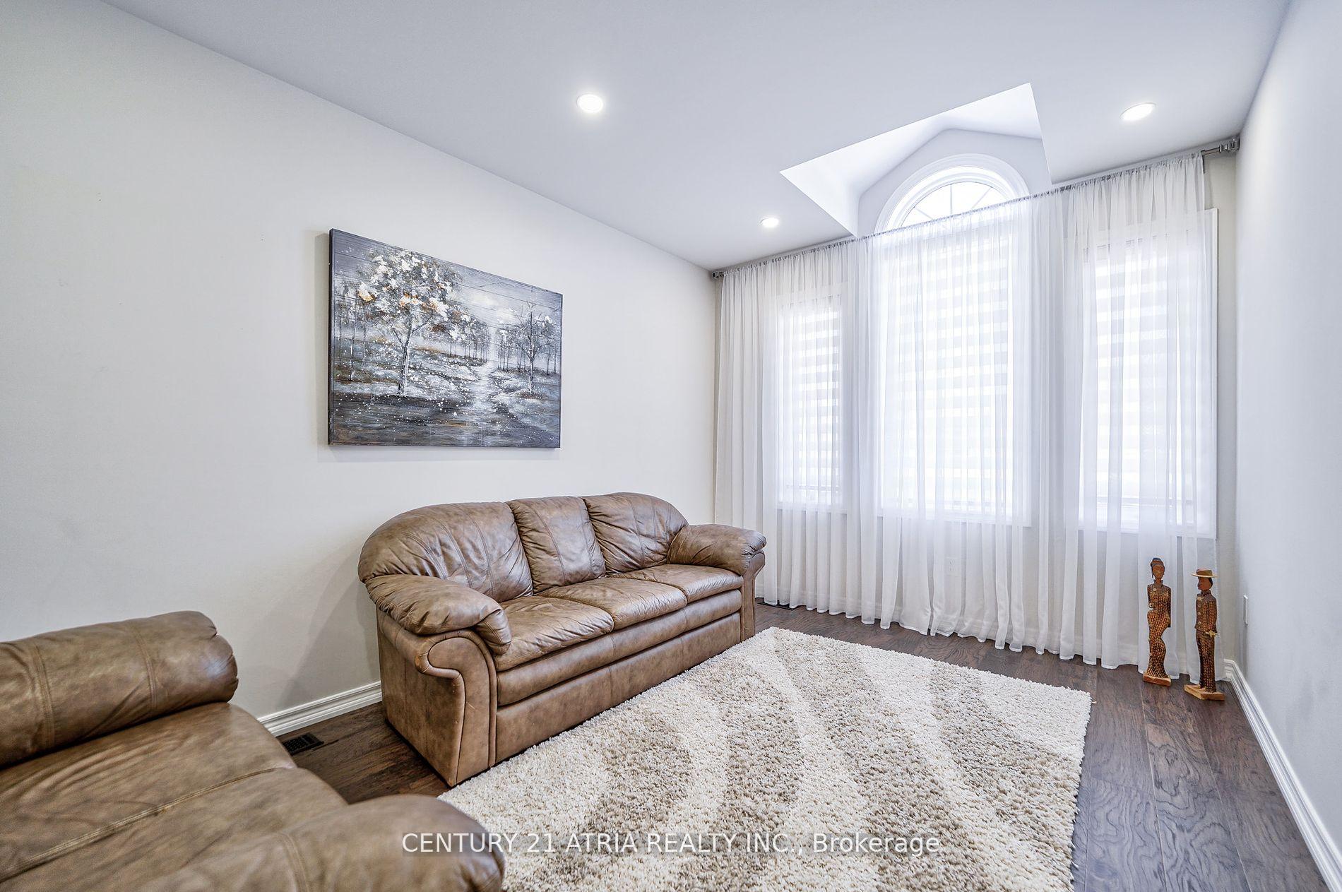Photo 20 of 25 Gauguin Avenue, Vaughan, Patterson — HOMEH
