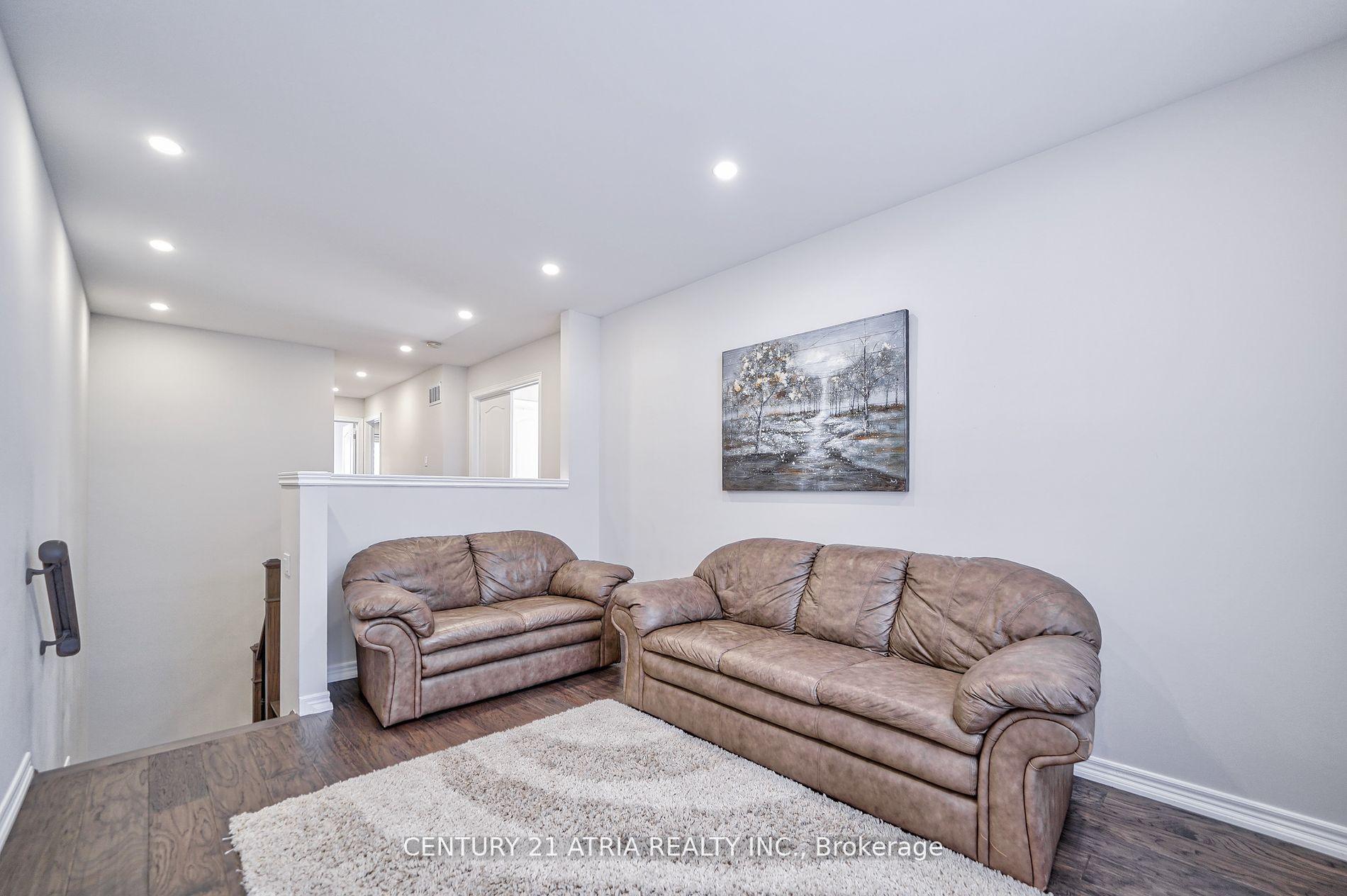 Photo 21 of 25 Gauguin Avenue, Vaughan, Patterson — HOMEH