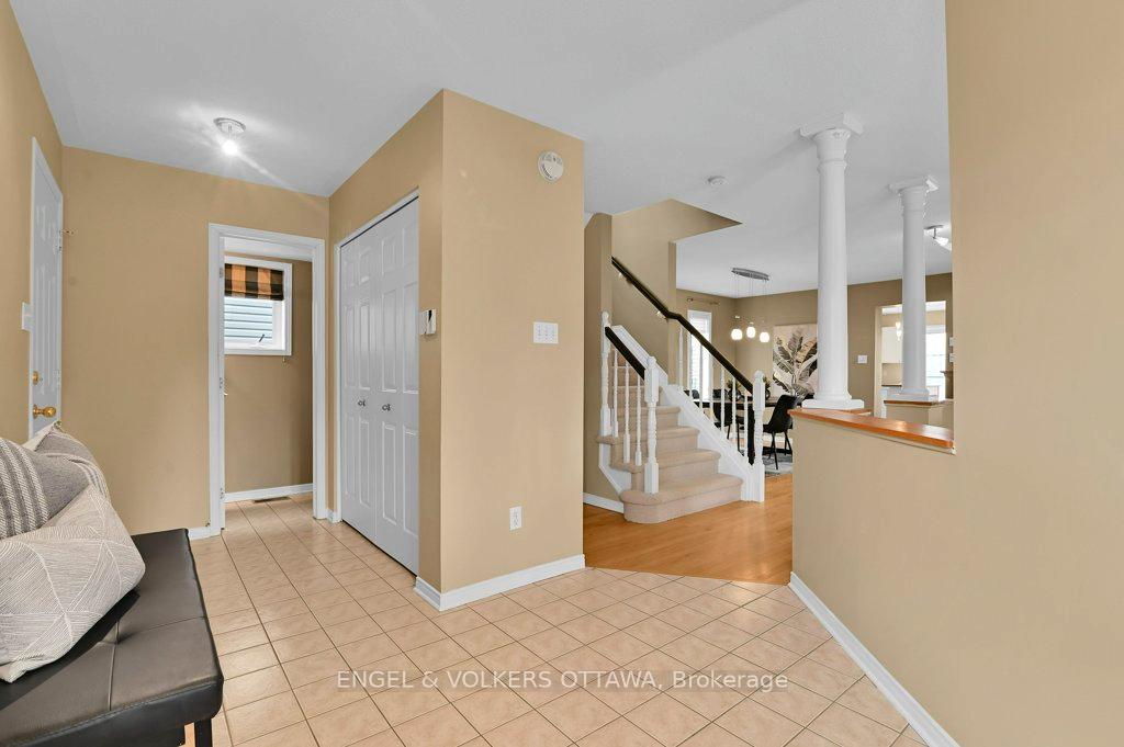 Photo 5 of 38 Whitestone Drive, Ottawa, Central Park — HOMEH