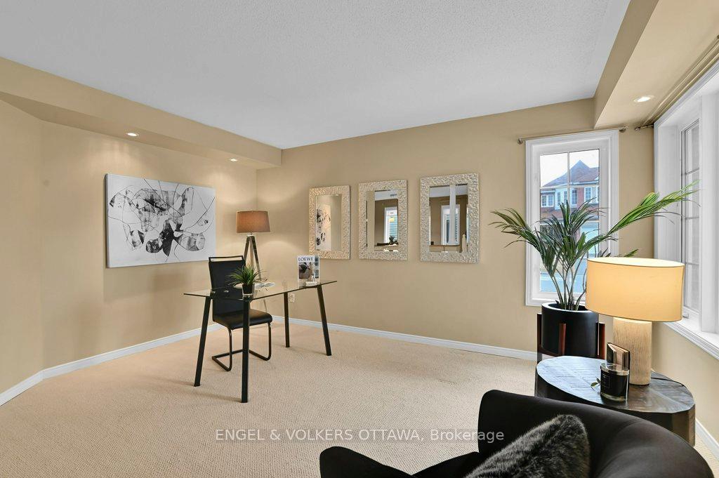 Photo 6 of 38 Whitestone Drive, Ottawa, Central Park — HOMEH