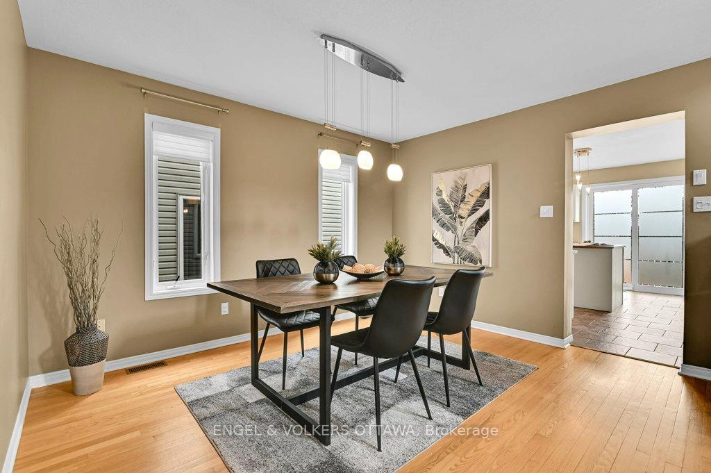 Photo 10 of 38 Whitestone Drive, Ottawa, Central Park — HOMEH