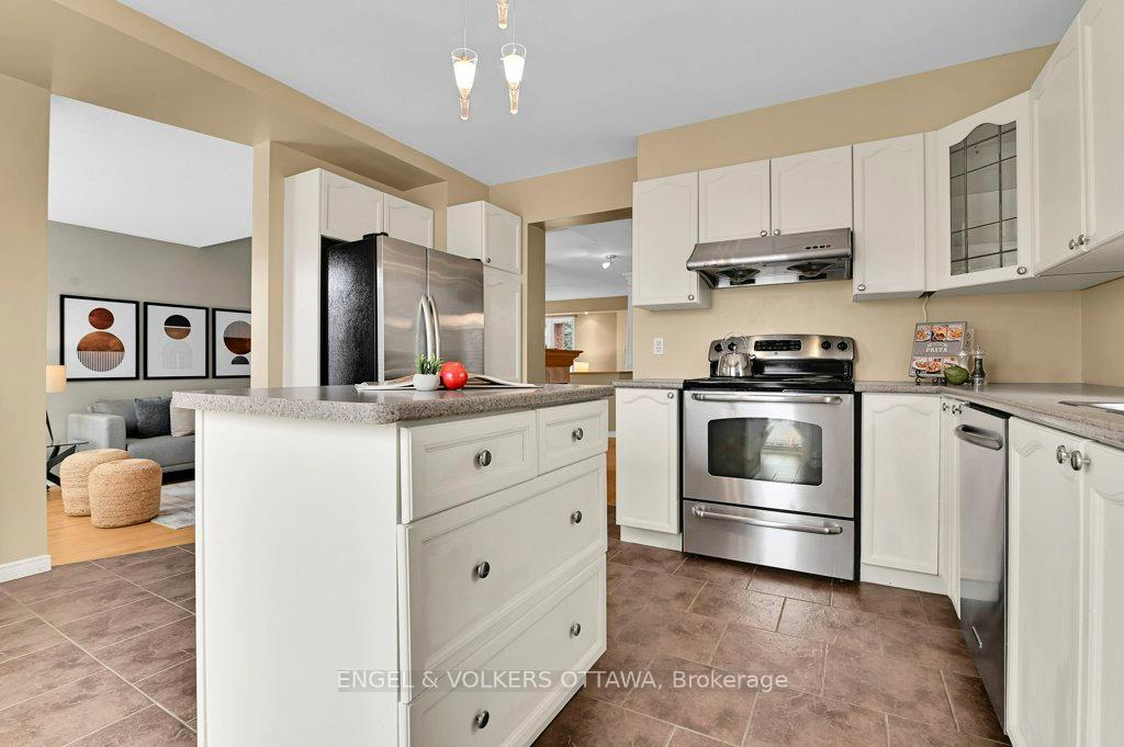 Photo 13 of 38 Whitestone Drive, Ottawa, Central Park — HOMEH