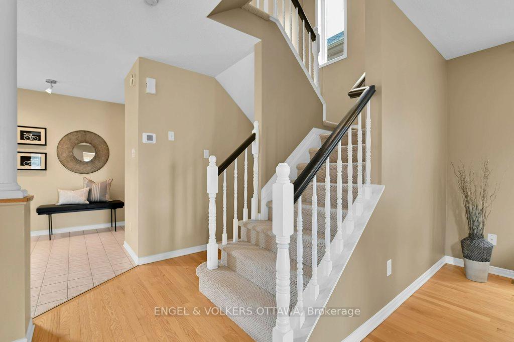Photo 17 of 38 Whitestone Drive, Ottawa, Central Park — HOMEH