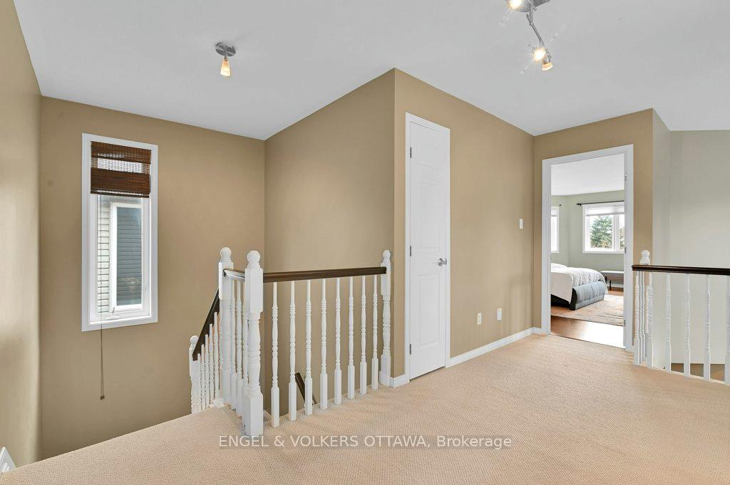 Photo 18 of 38 Whitestone Drive, Ottawa, Central Park — HOMEH