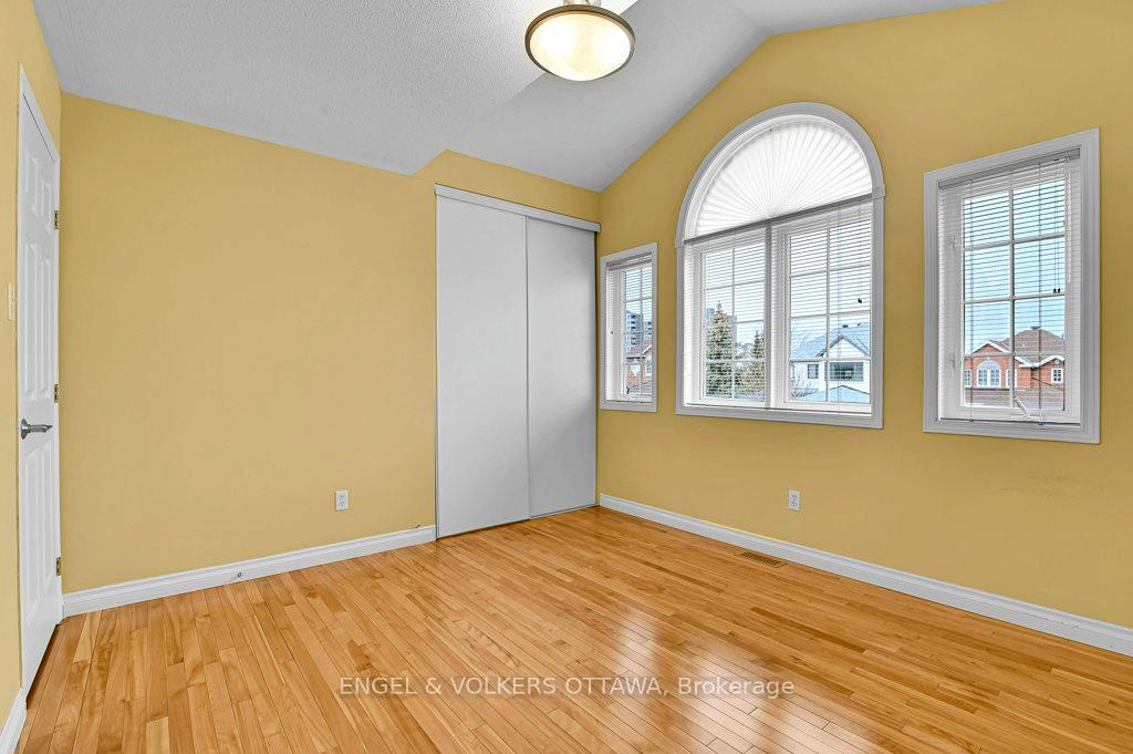 Photo 28 of 38 Whitestone Drive, Ottawa, Central Park — HOMEH