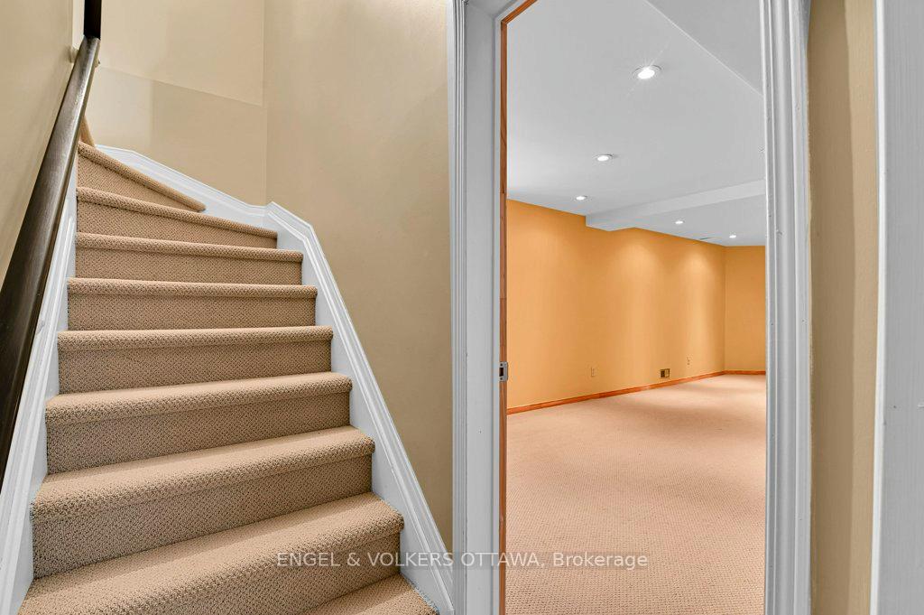 Photo 29 of 38 Whitestone Drive, Ottawa, Central Park — HOMEH
