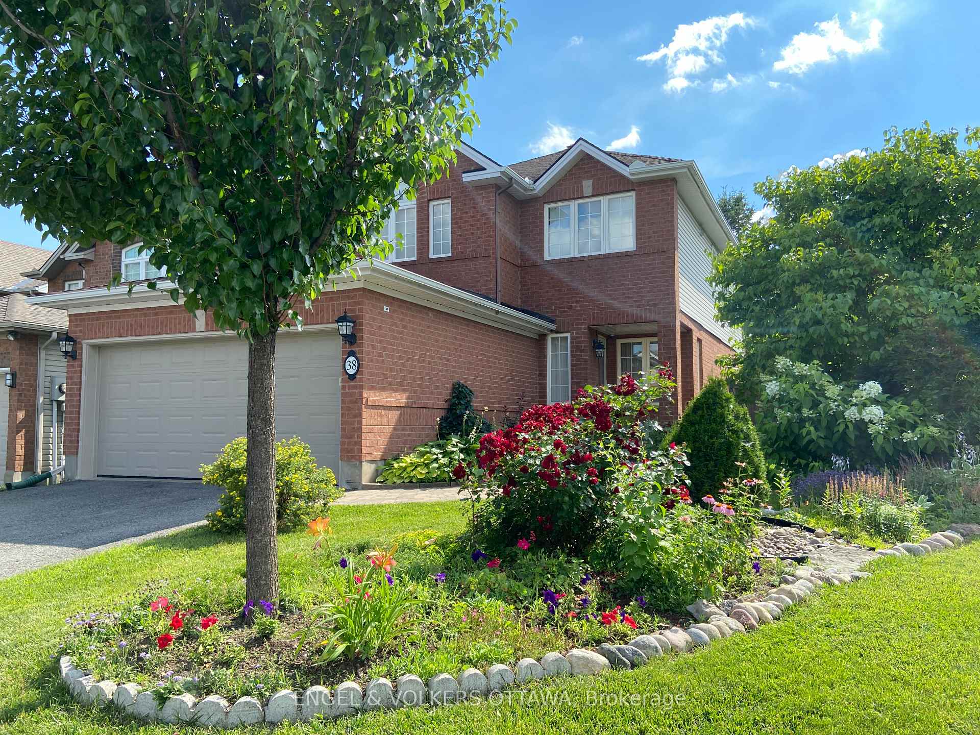 Photo 35 of 38 Whitestone Drive, Ottawa, Central Park — HOMEH