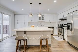 Photo 6 of 136 Jaimie Road, Vaughan, Brownridge — HOMEH