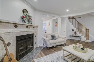Photo 9 of 136 Jaimie Road, Vaughan, Brownridge — HOMEH