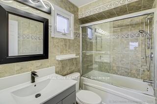 Photo 17 of 136 Jaimie Road, Vaughan, Brownridge — HOMEH