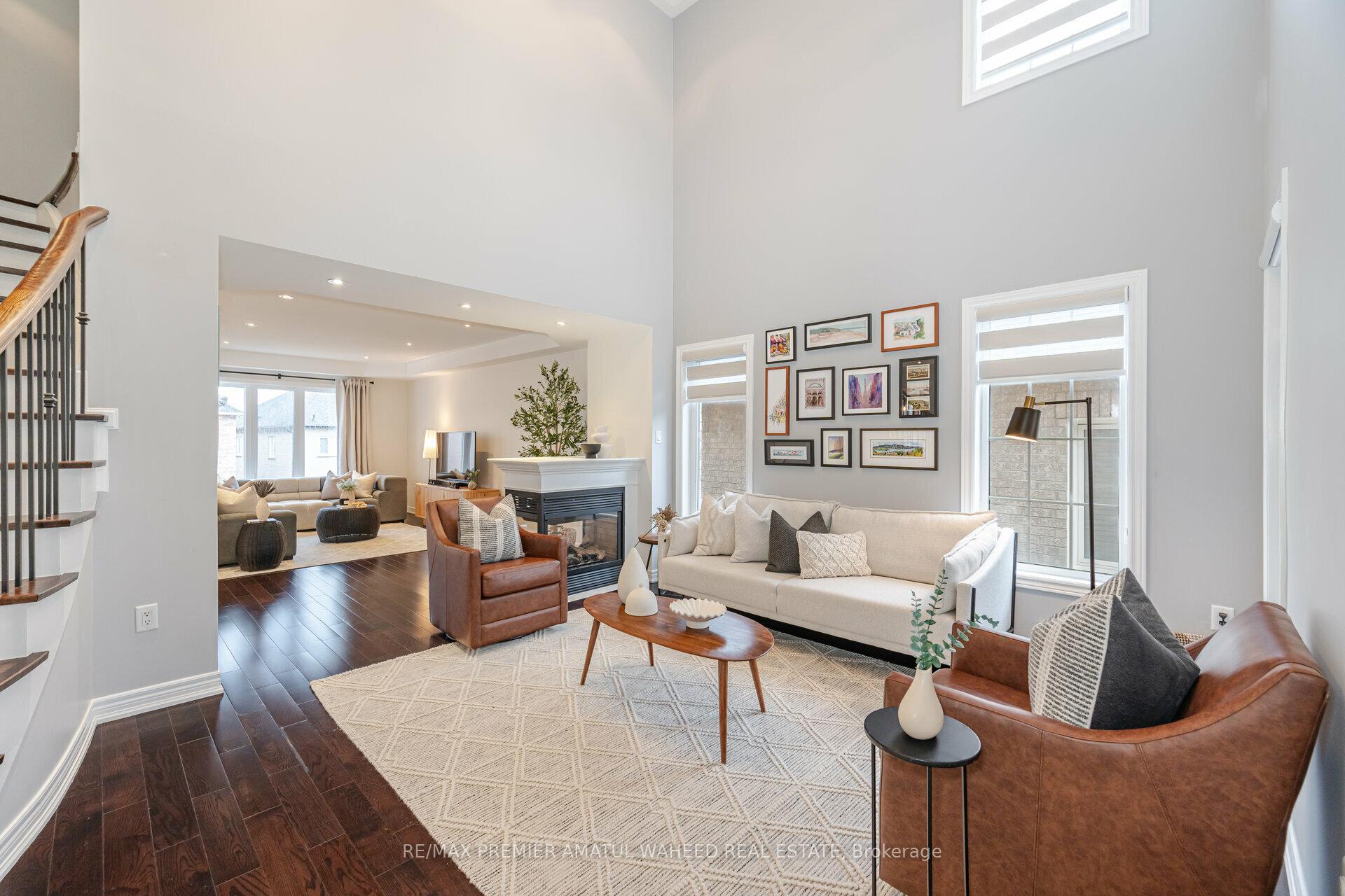 Photo 5 of 53 Crown Crescent, Vaughan, Sonoma Heights — HOMEH