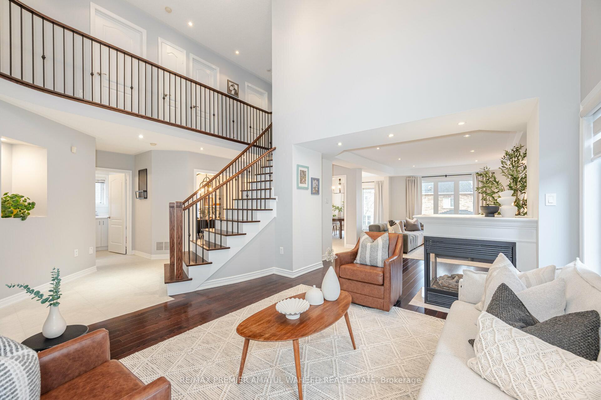 Photo 7 of 53 Crown Crescent, Vaughan, Sonoma Heights — HOMEH