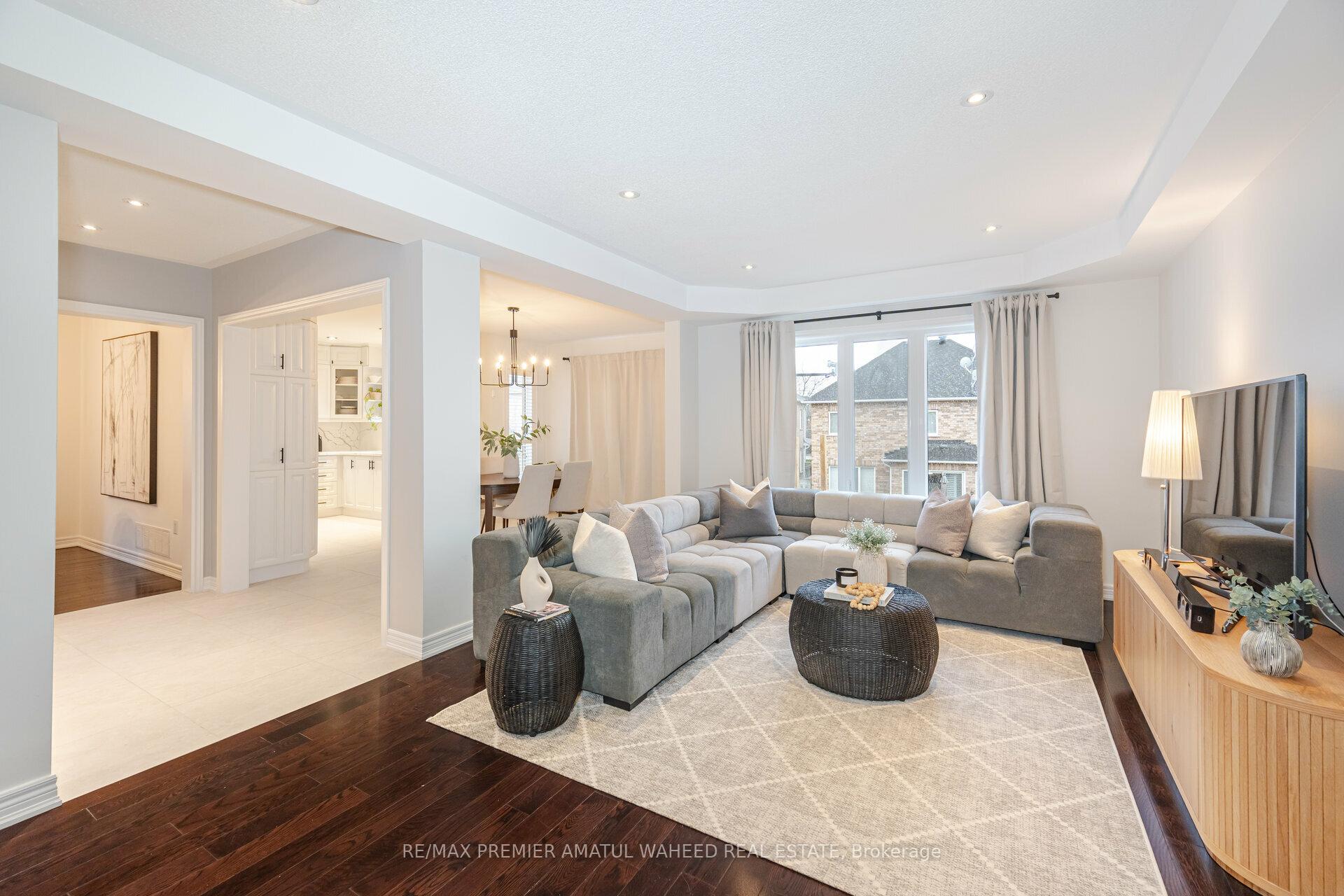Photo 9 of 53 Crown Crescent, Vaughan, Sonoma Heights — HOMEH