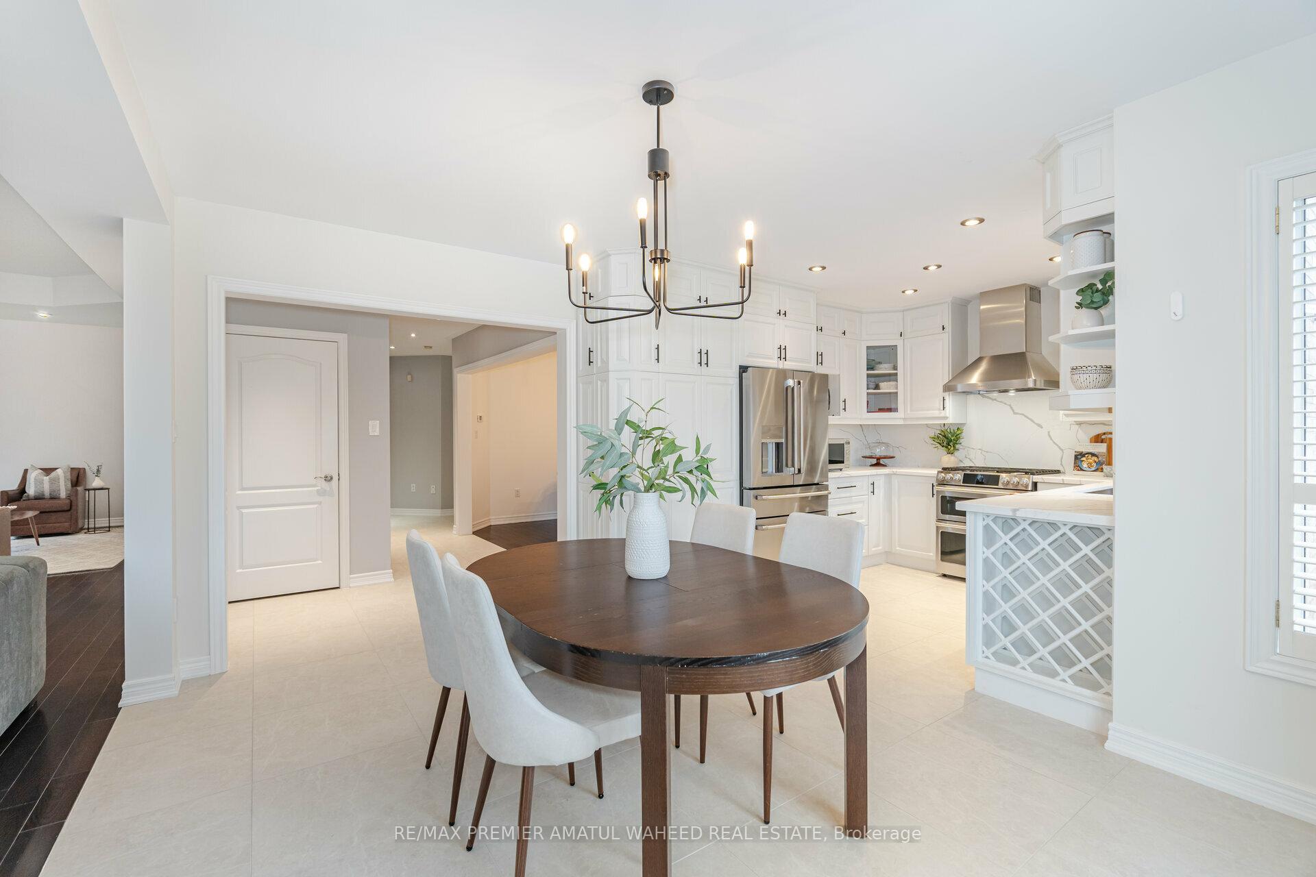 Photo 10 of 53 Crown Crescent, Vaughan, Sonoma Heights — HOMEH