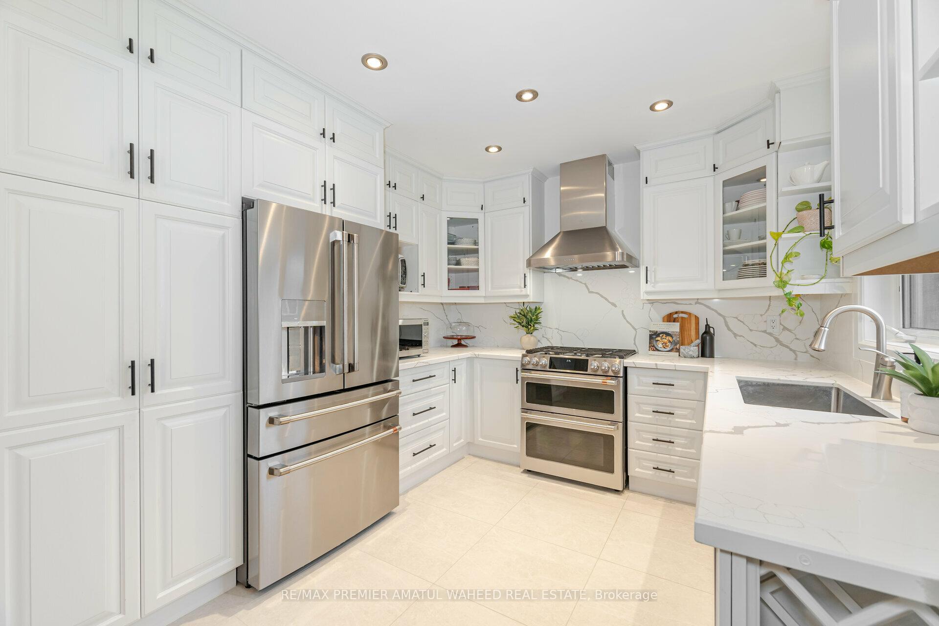 Photo 11 of 53 Crown Crescent, Vaughan, Sonoma Heights — HOMEH