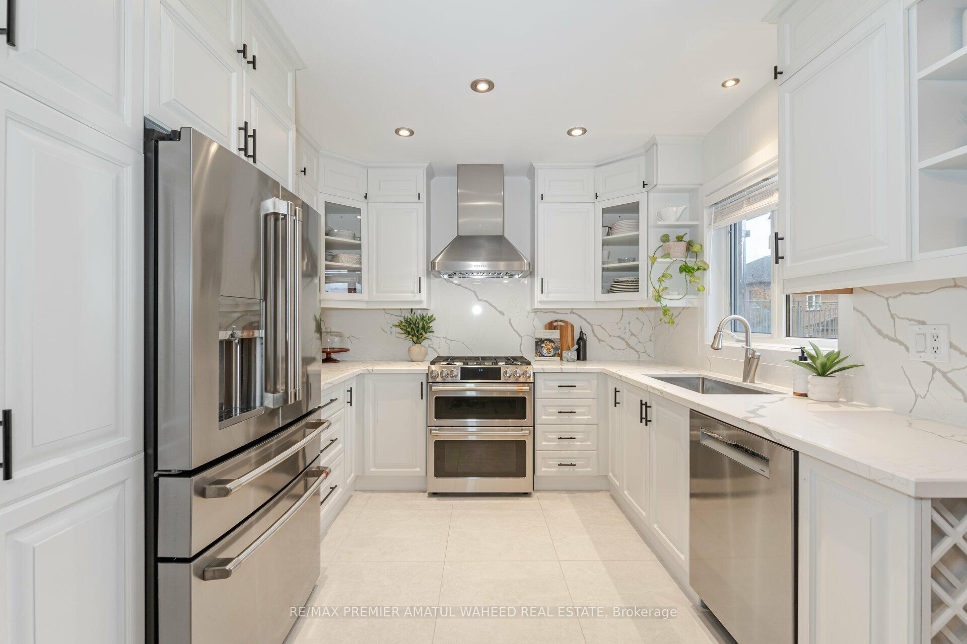 Photo 12 of 53 Crown Crescent, Vaughan, Sonoma Heights — HOMEH