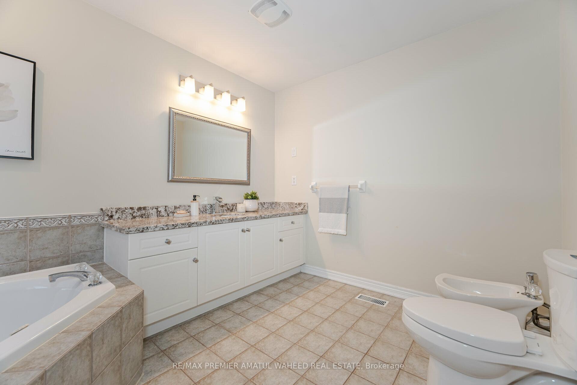 Photo 18 of 53 Crown Crescent, Vaughan, Sonoma Heights — HOMEH