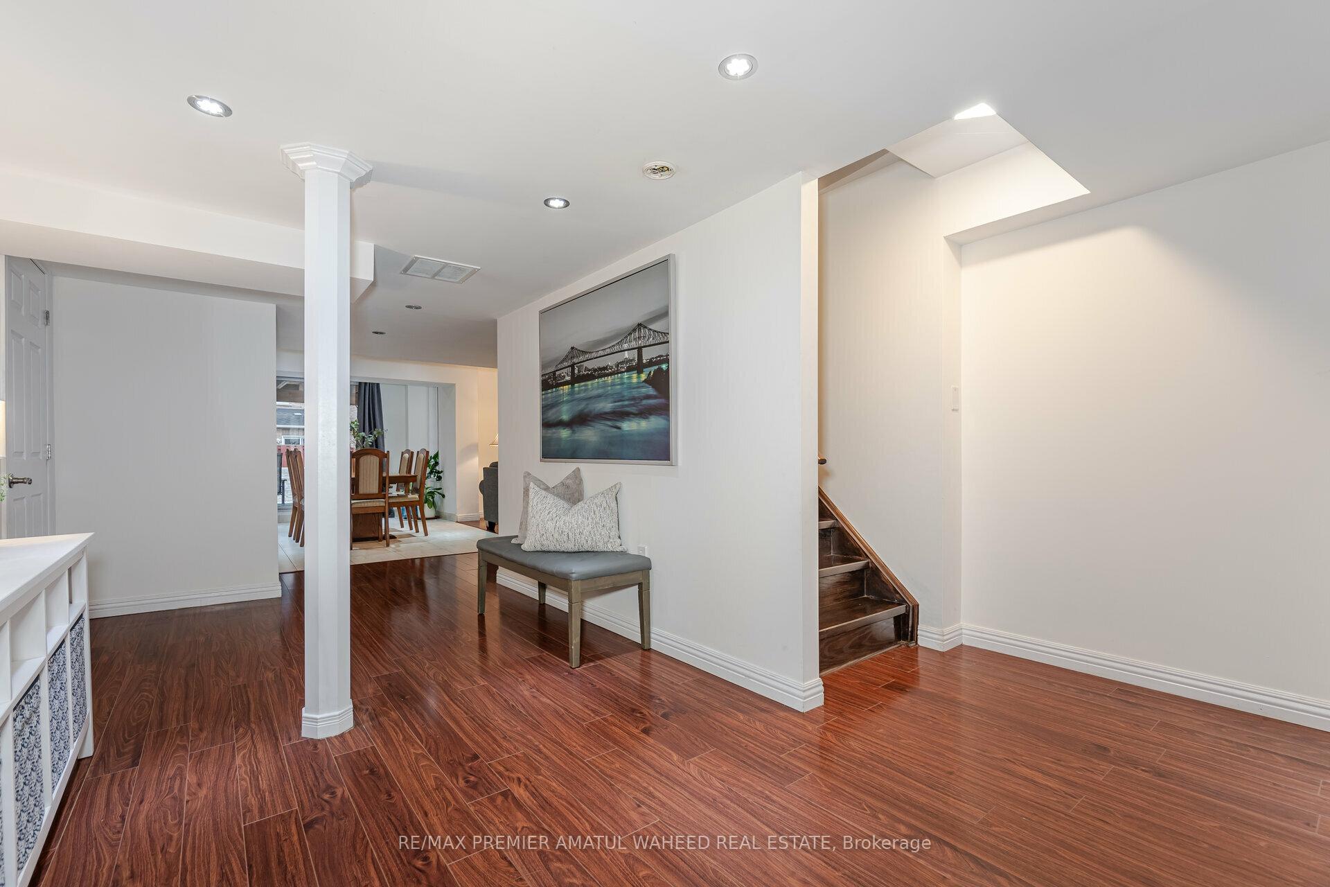 Photo 23 of 53 Crown Crescent, Vaughan, Sonoma Heights — HOMEH