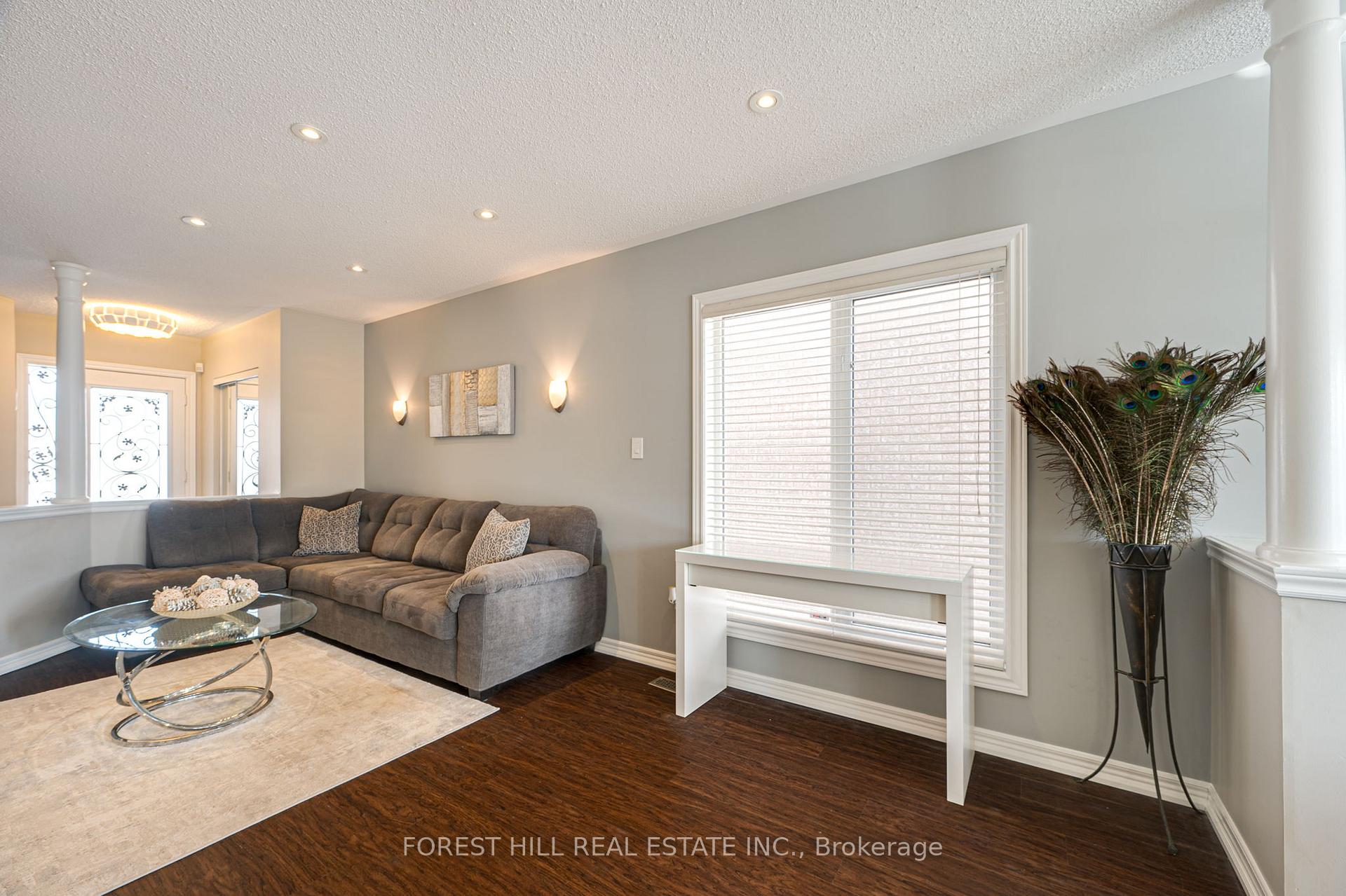 Photo 7 of 74 Solway Avenue, Vaughan, Maple — HOMEH