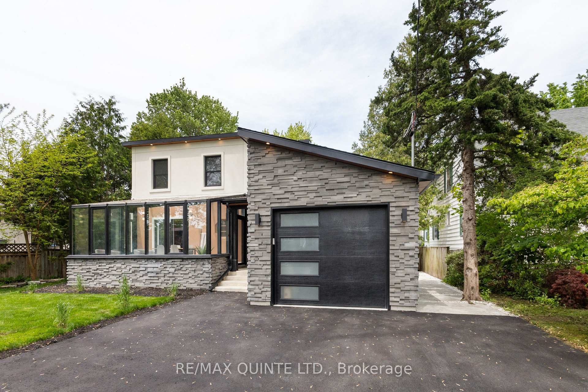 Photo 3 of 214 Victoria Avenue, Belleville, Belleville Ward — HOMEH