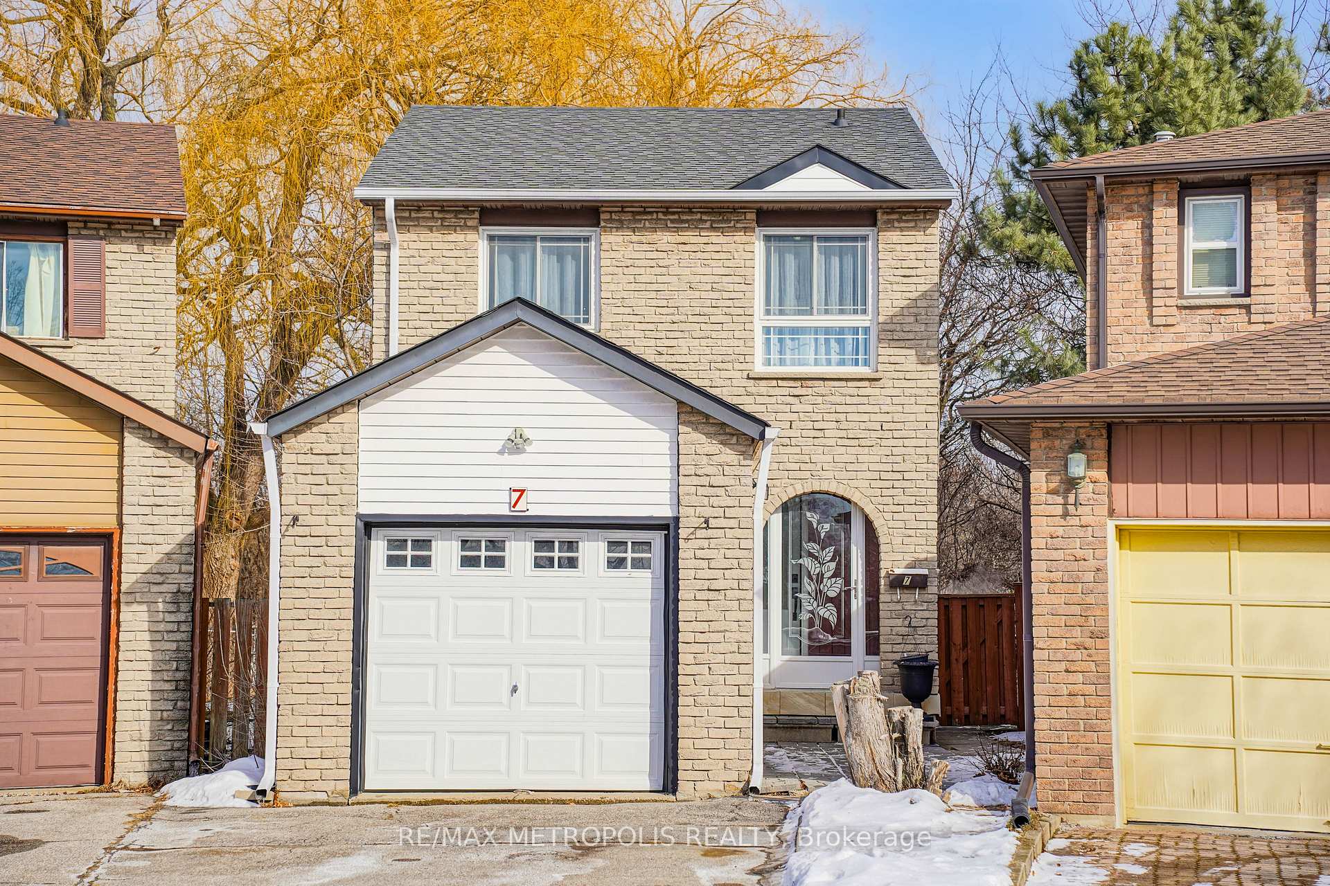 Front of 7 Mccrackin Court