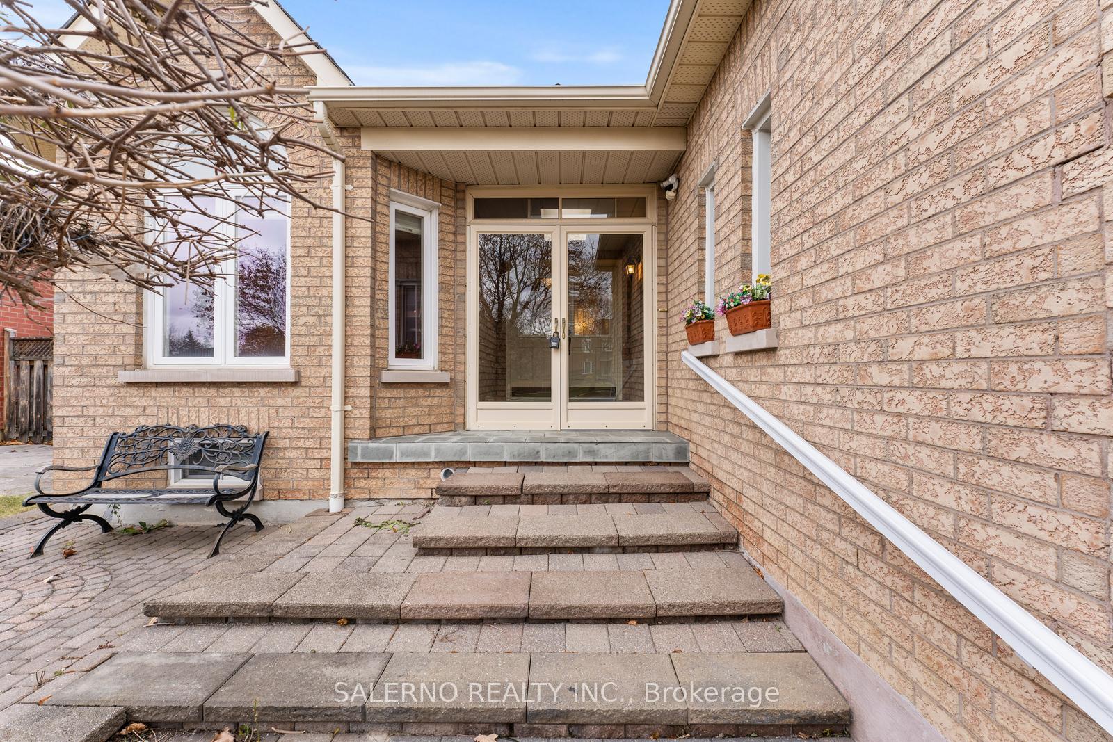 Photo 5 of 25 Lockheed Avenue, Vaughan, Maple — HOMEH