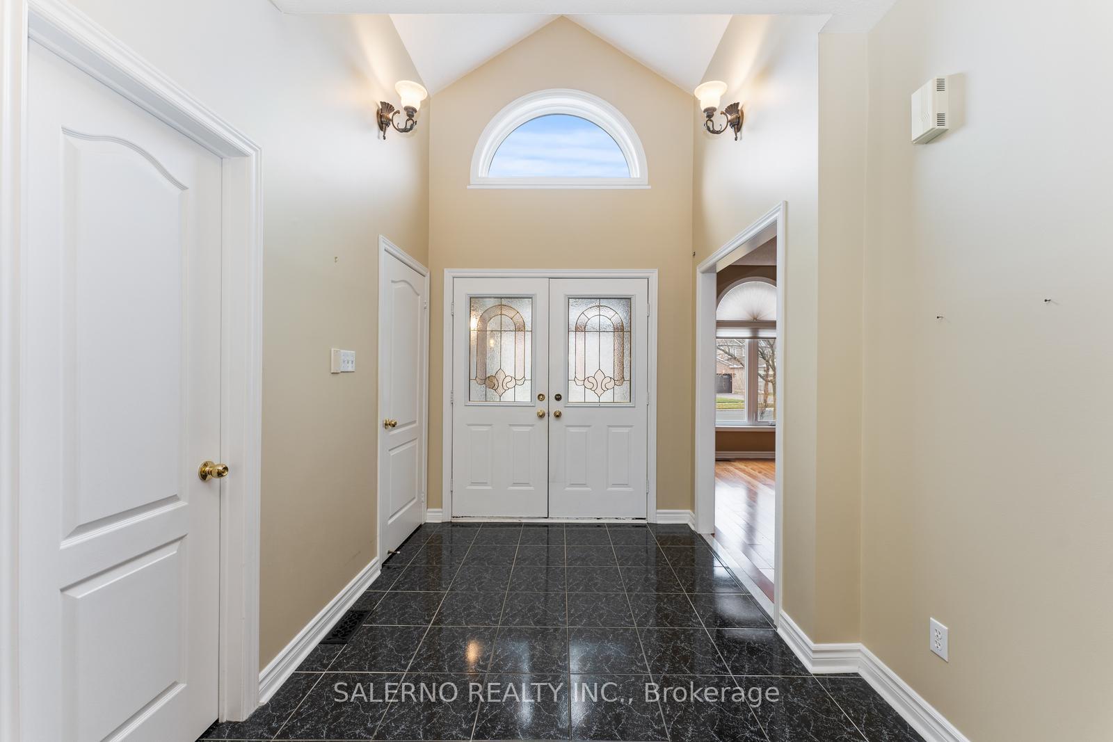 Photo 6 of 25 Lockheed Avenue, Vaughan, Maple — HOMEH