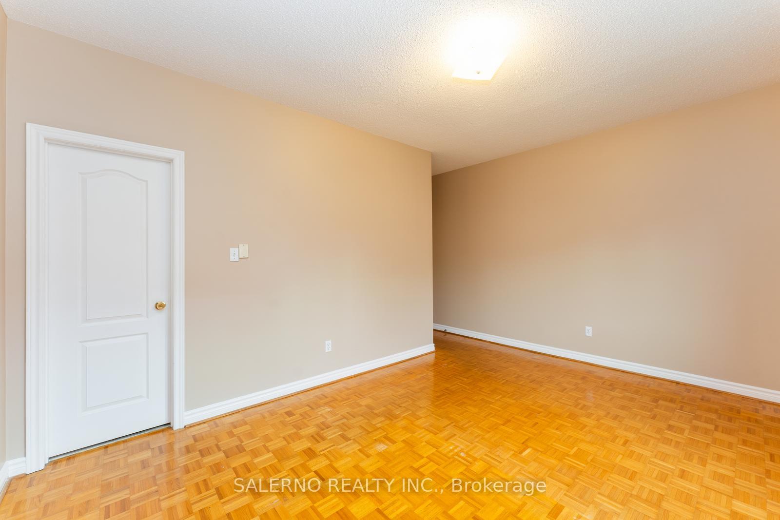 Photo 21 of 25 Lockheed Avenue, Vaughan, Maple — HOMEH