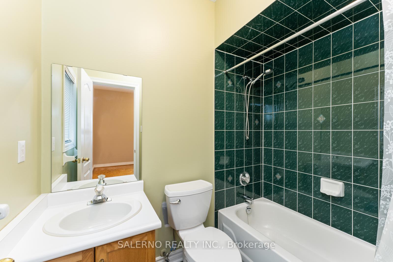 Photo 22 of 25 Lockheed Avenue, Vaughan, Maple — HOMEH