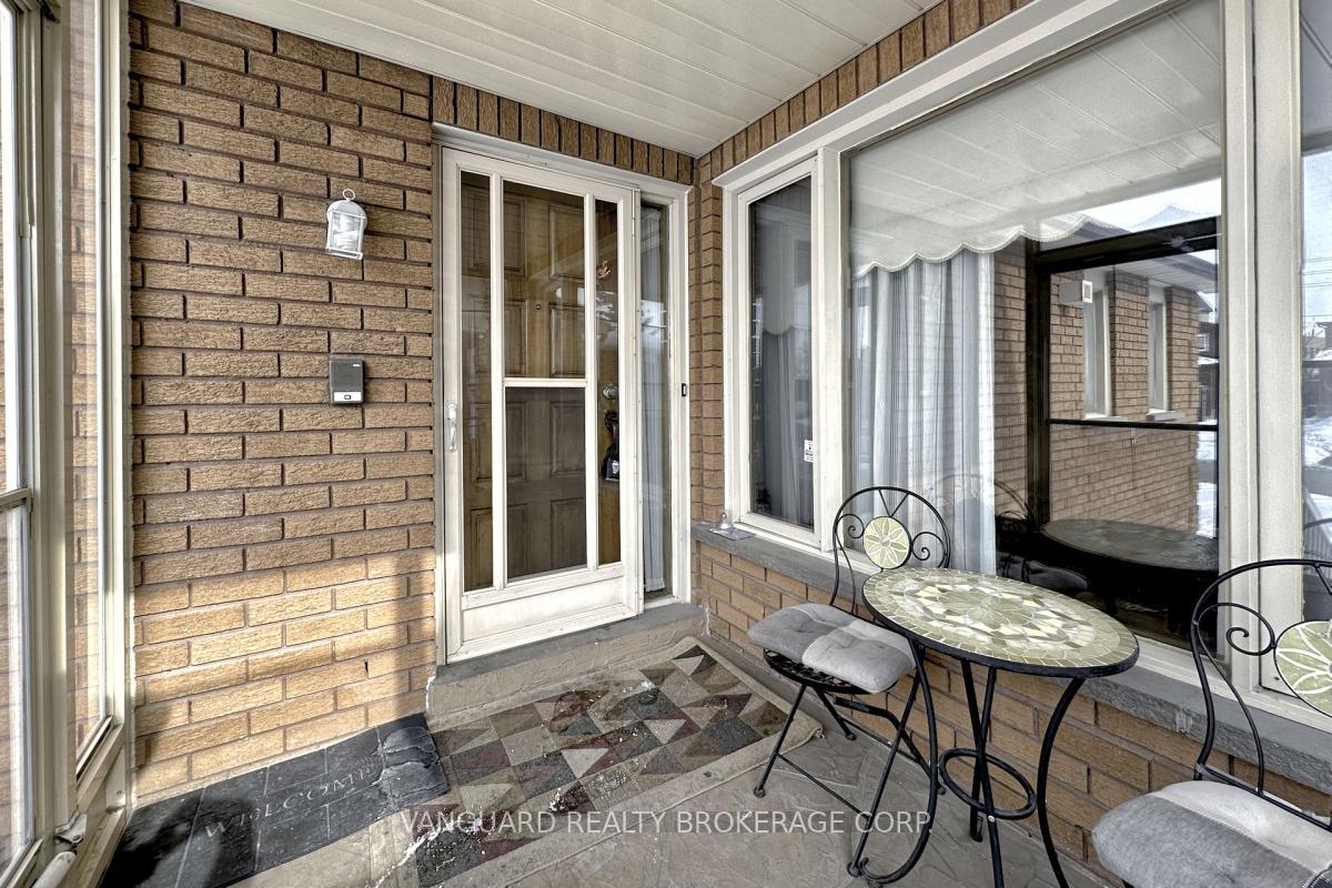 Photo 4 of 50 Cabinet Crescent, Vaughan, West Woodbridge — HOMEH
