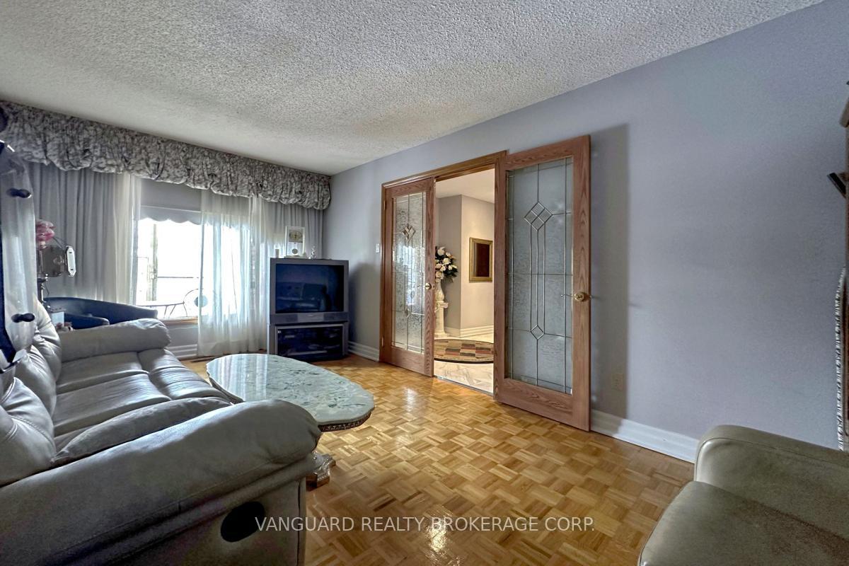 Photo 7 of 50 Cabinet Crescent, Vaughan, West Woodbridge — HOMEH